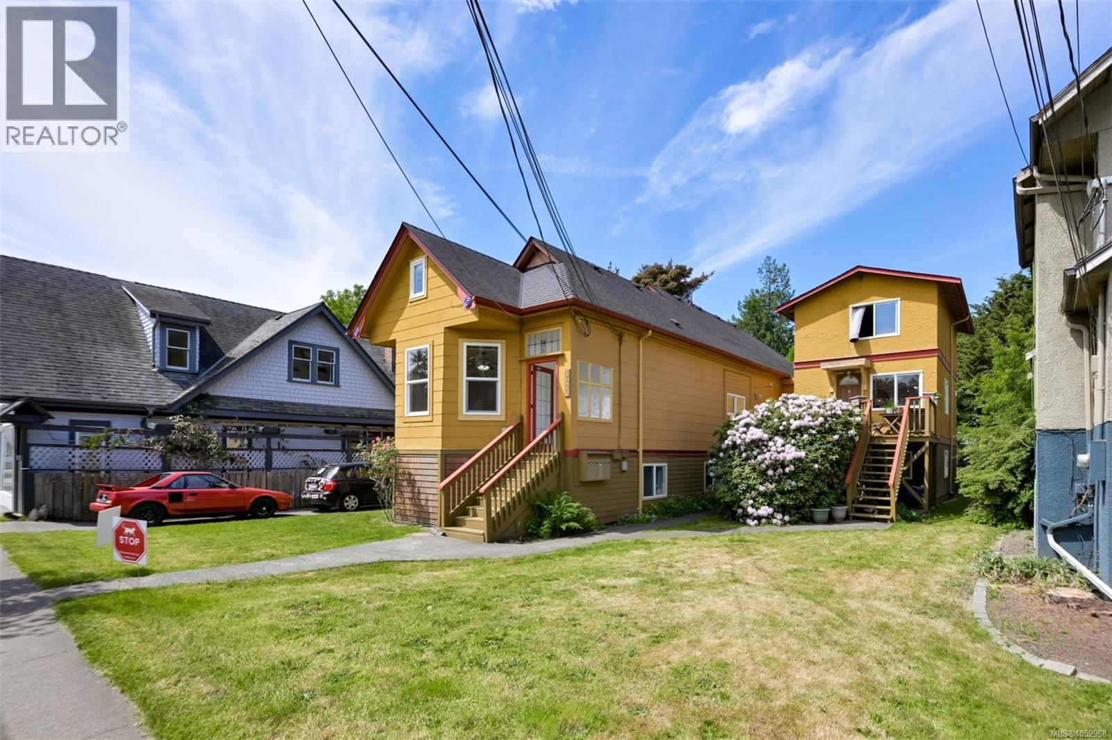 1620 Camosun St Property Photo 1