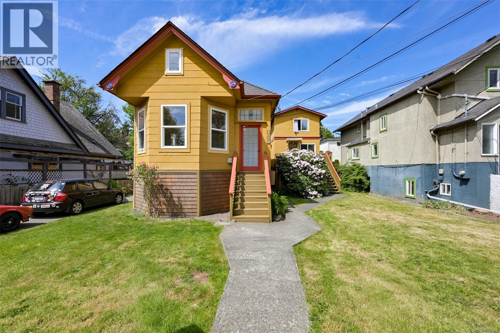 1620 Camosun St Property Photo 2