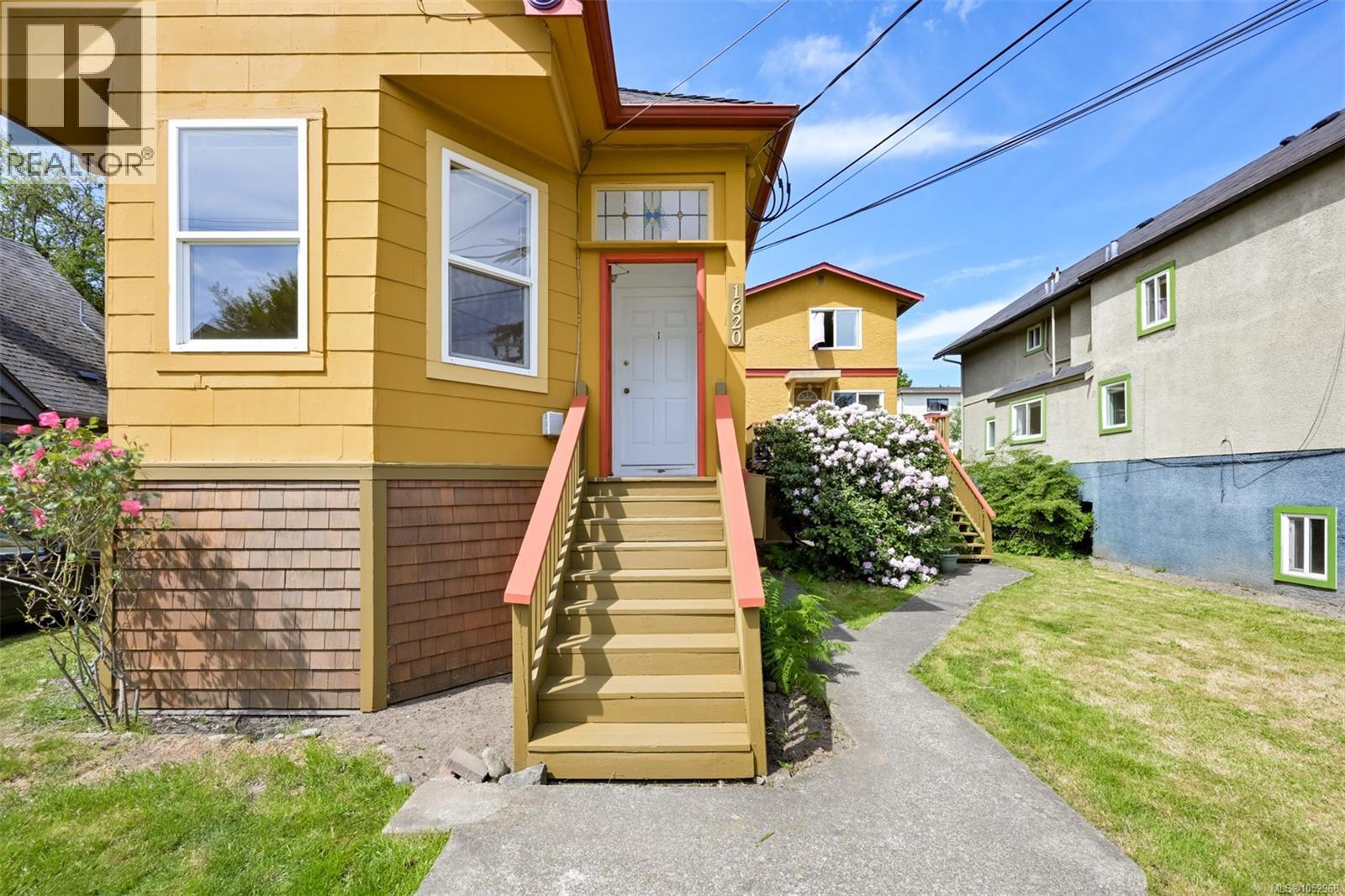 1620 Camosun St Property Photo 3