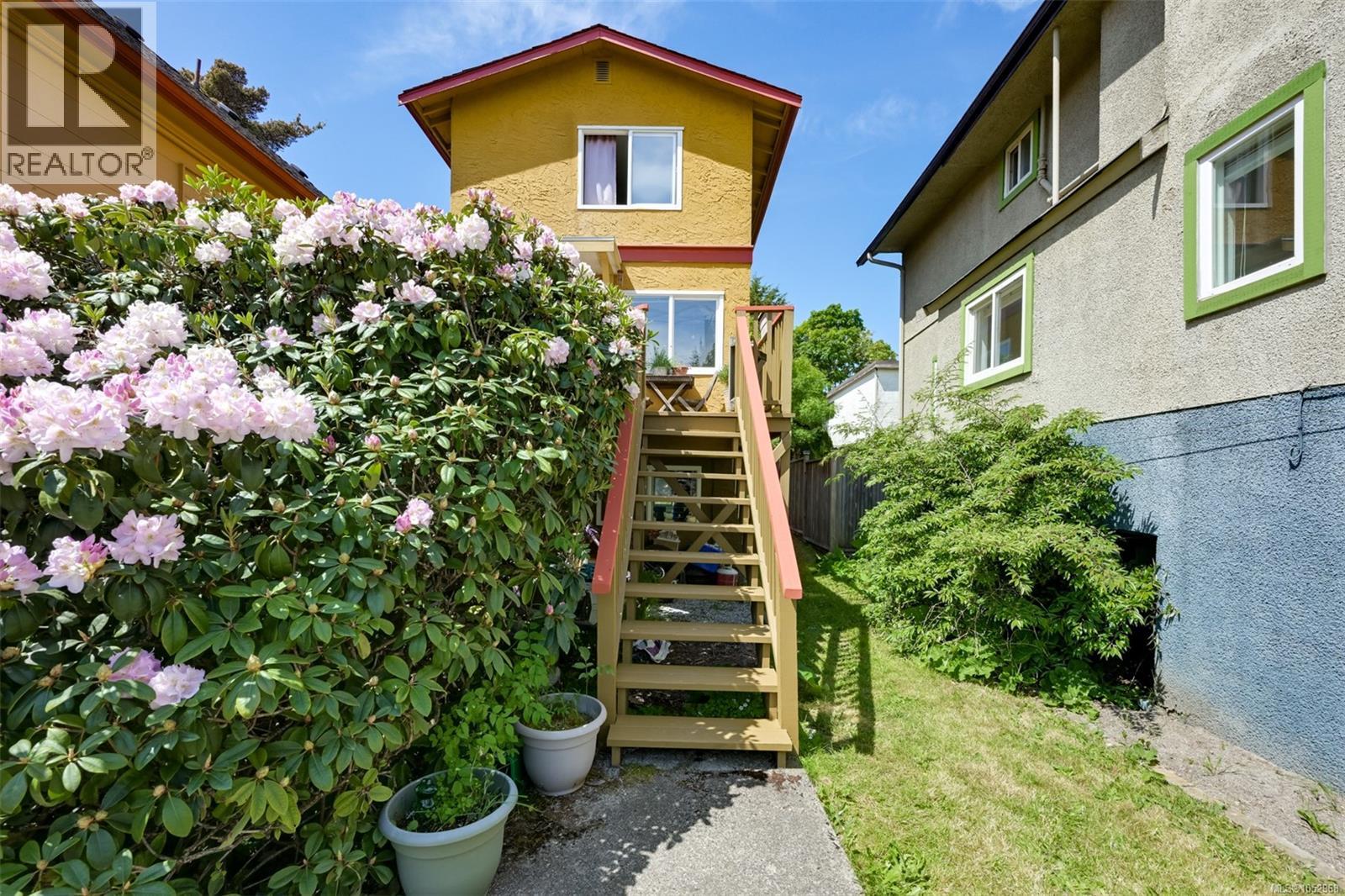 1620 Camosun St Property Photo 4