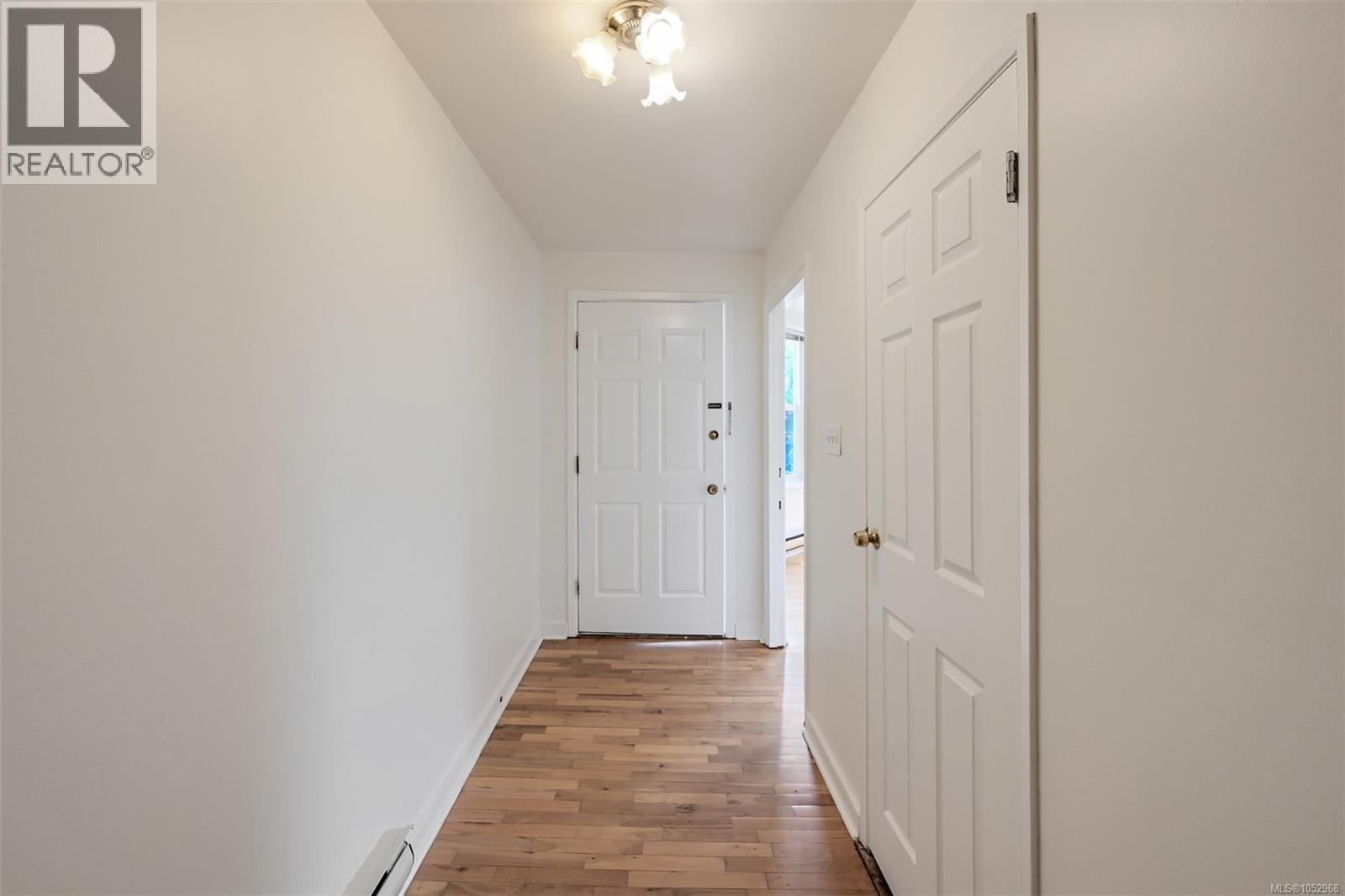 1620 Camosun St Property Photo 5