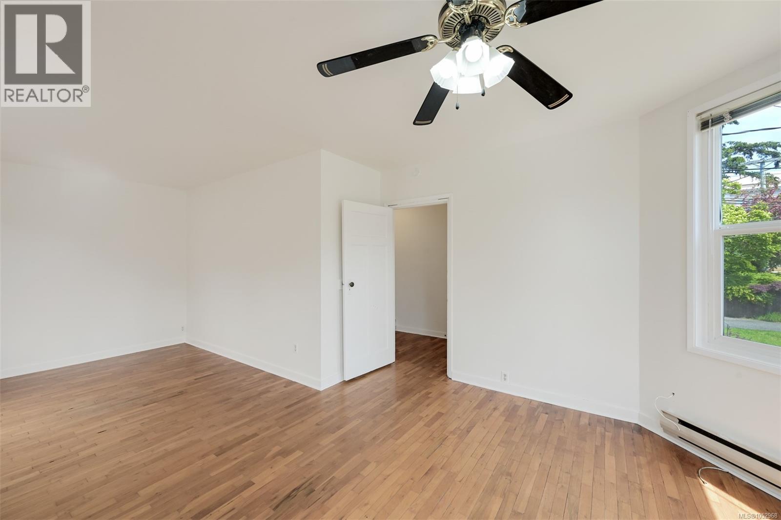 1620 Camosun St Property Photo 9