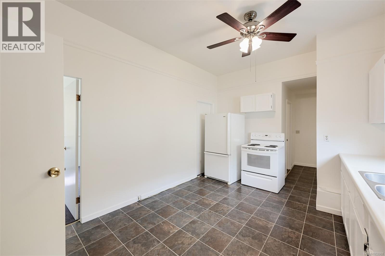 1620 Camosun St Property Photo 10