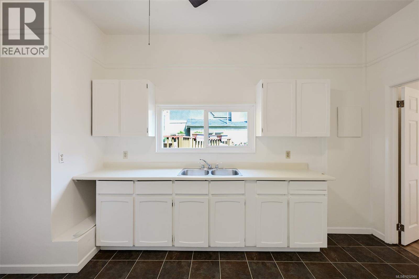 1620 Camosun St Property Photo 12