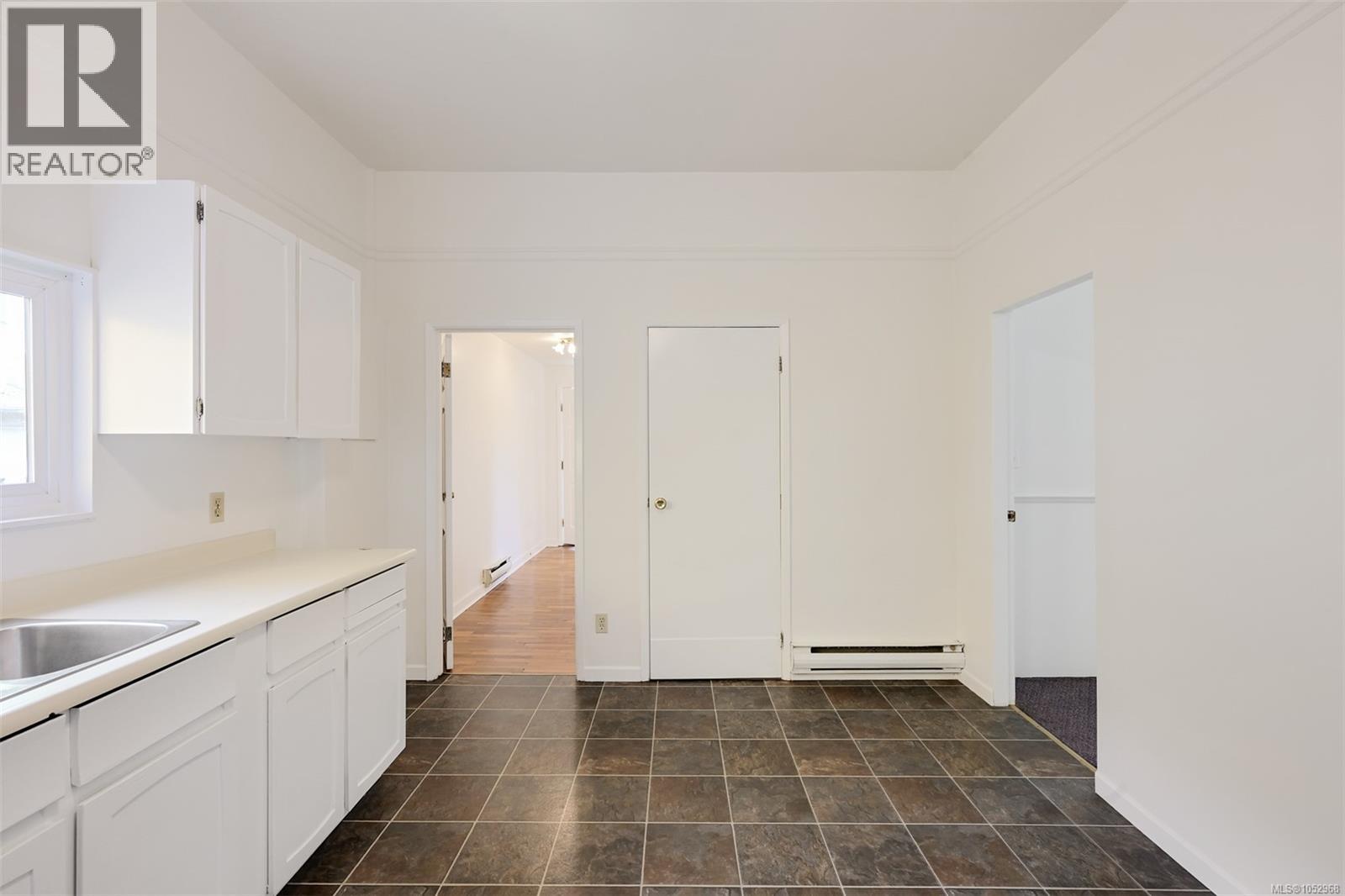 1620 Camosun St Property Photo 13
