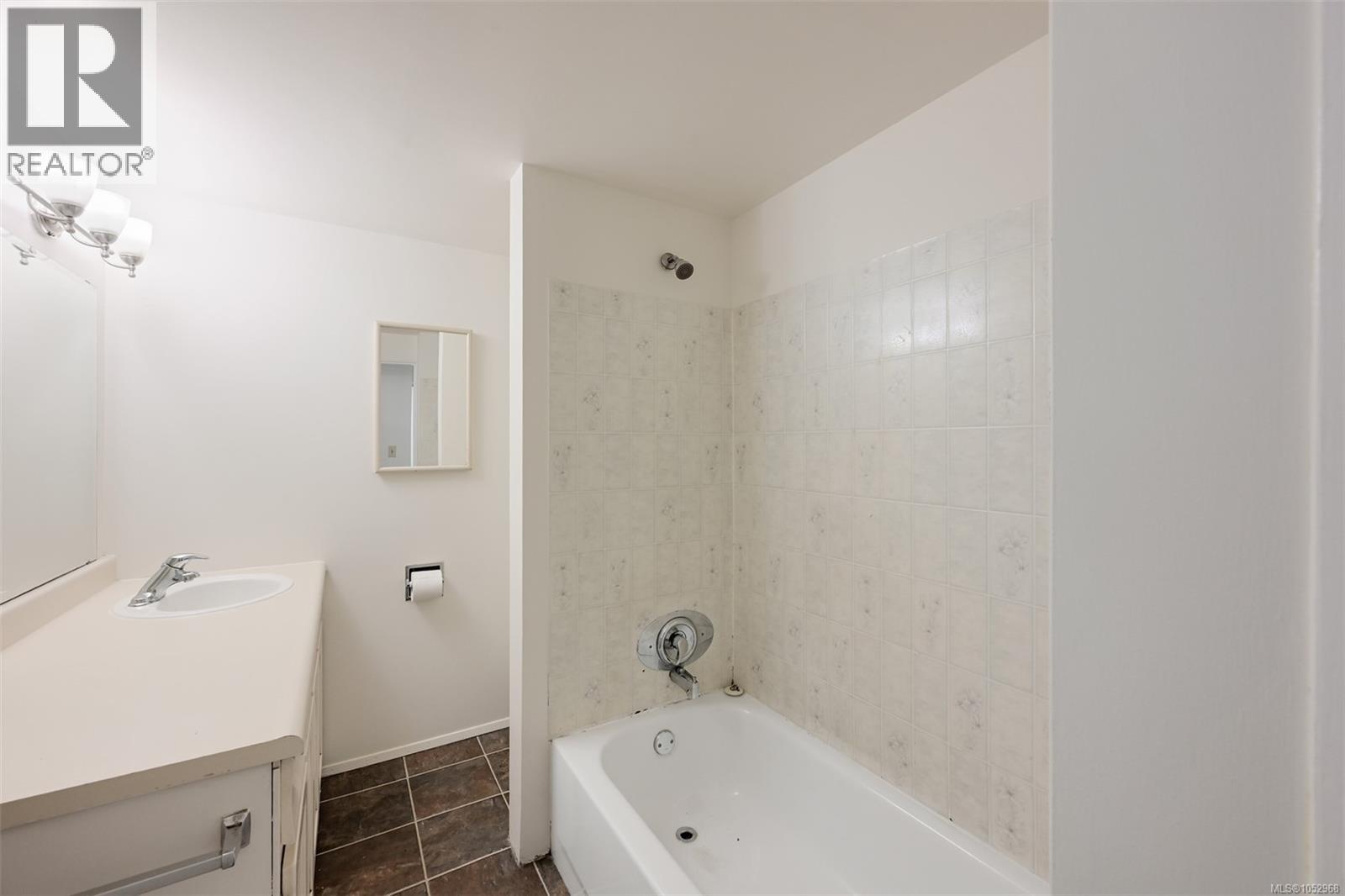 1620 Camosun St Property Photo 17