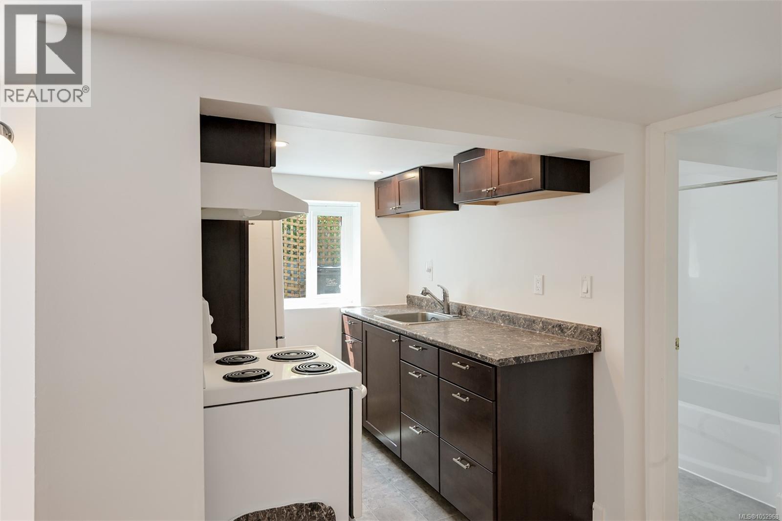 1620 Camosun St Property Photo 25