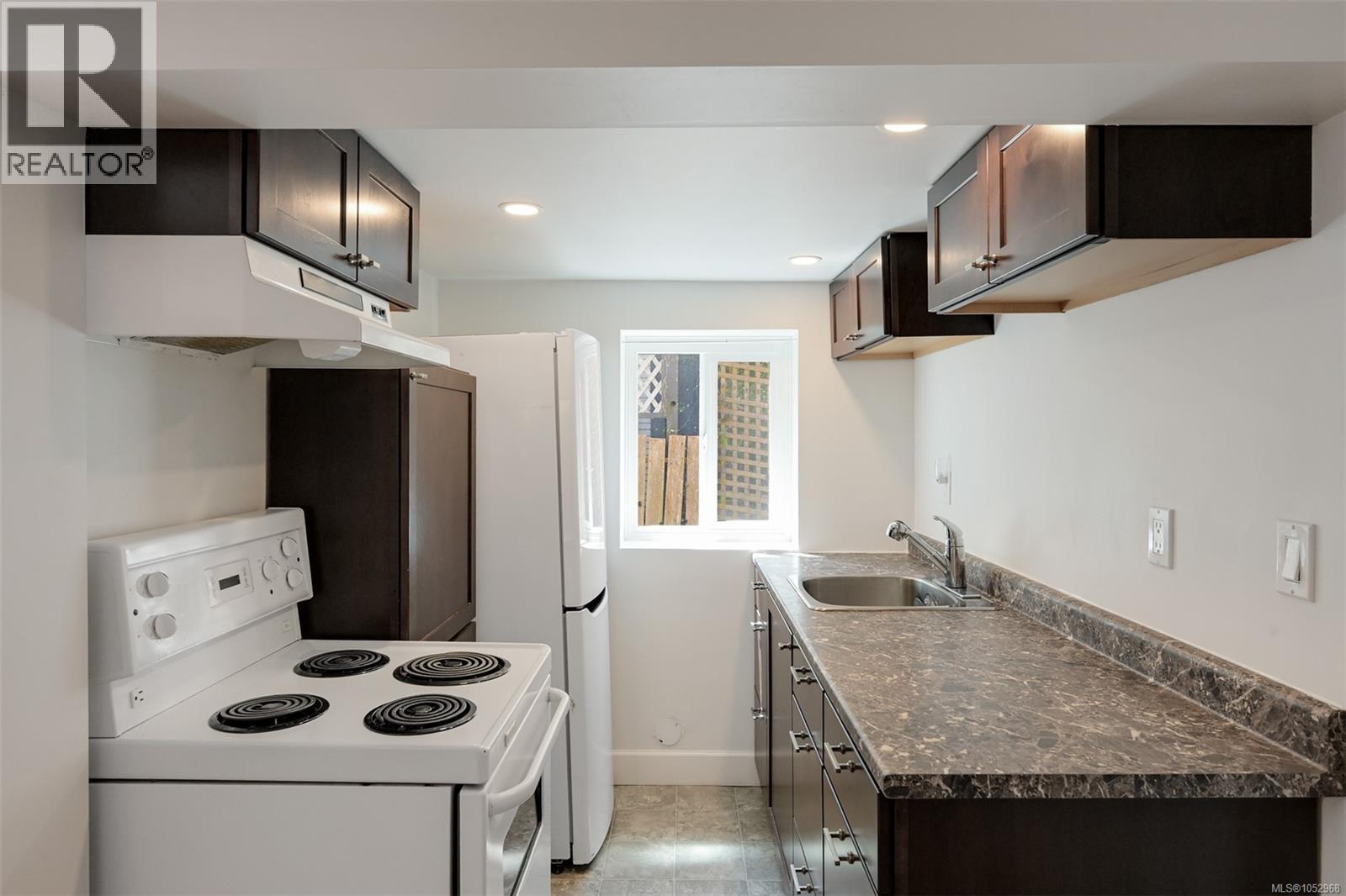 1620 Camosun St Property Photo 26