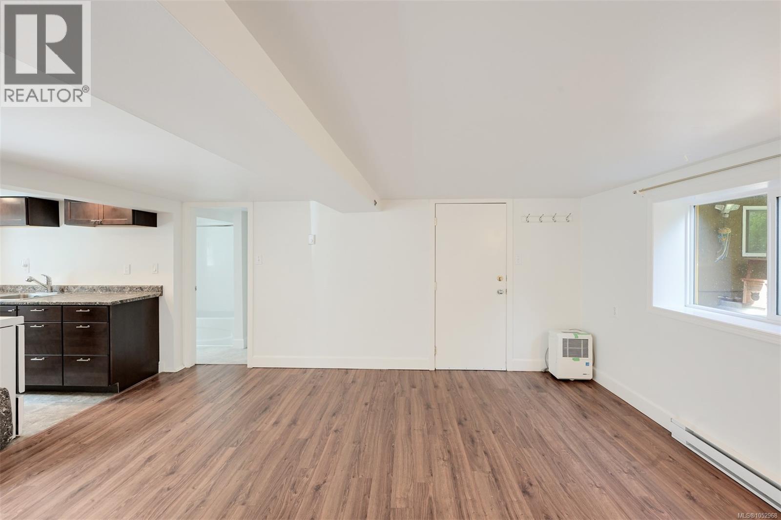 1620 Camosun St Property Photo 30