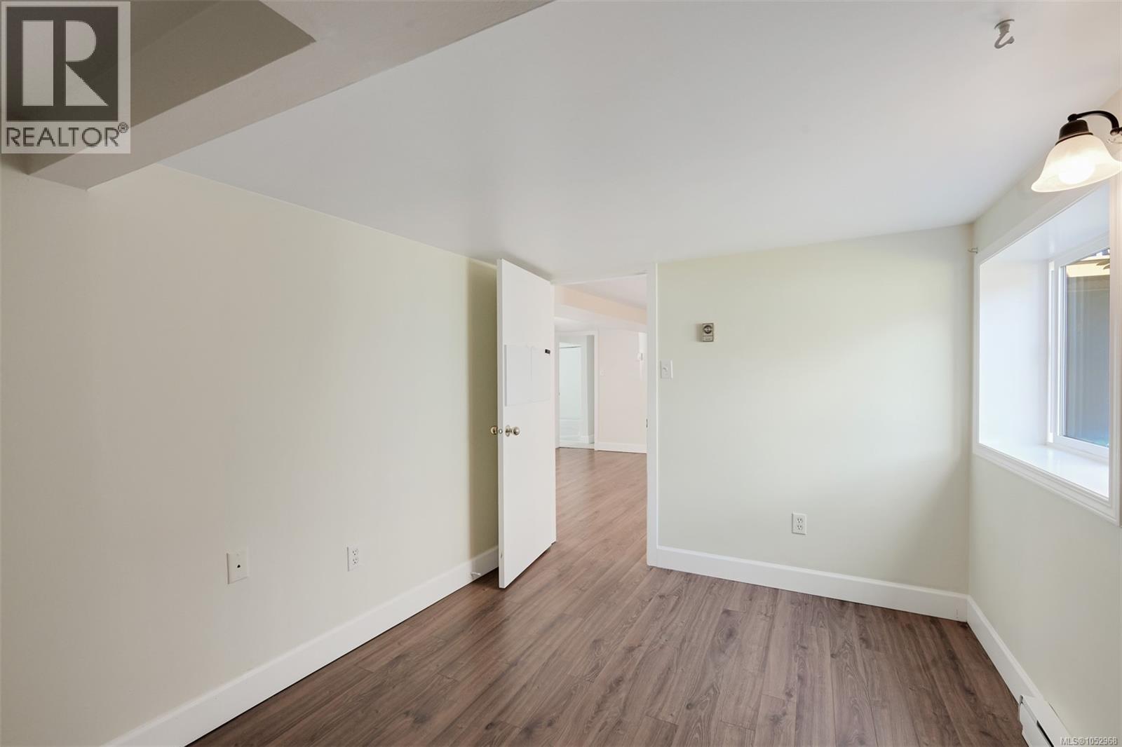 1620 Camosun St Property Photo 32