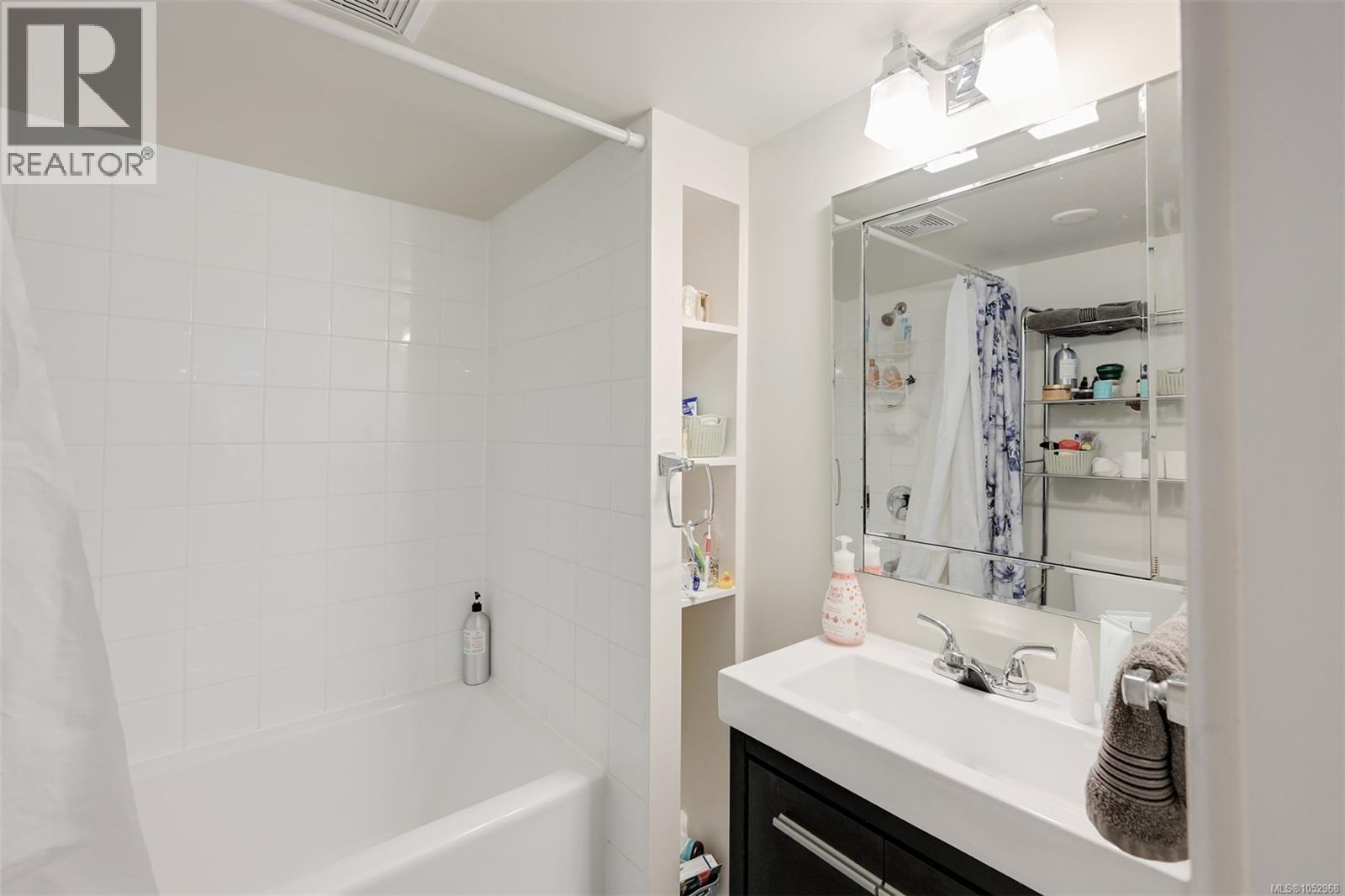 1620 Camosun St Property Photo 39