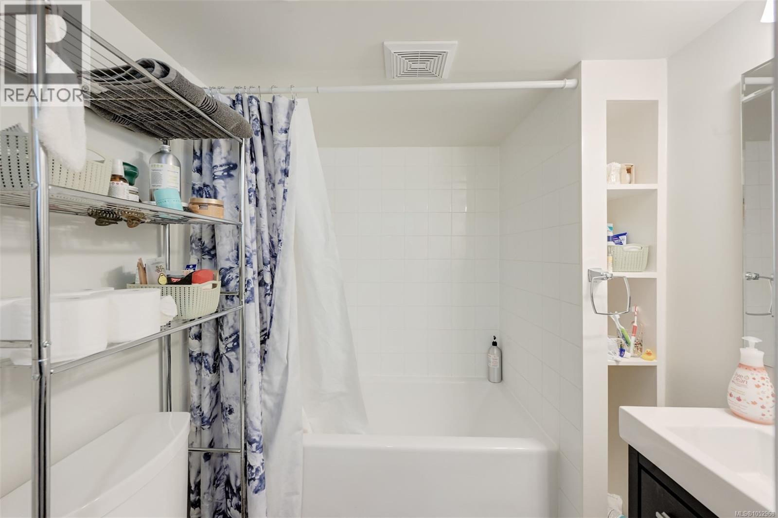 1620 Camosun St Property Photo 40