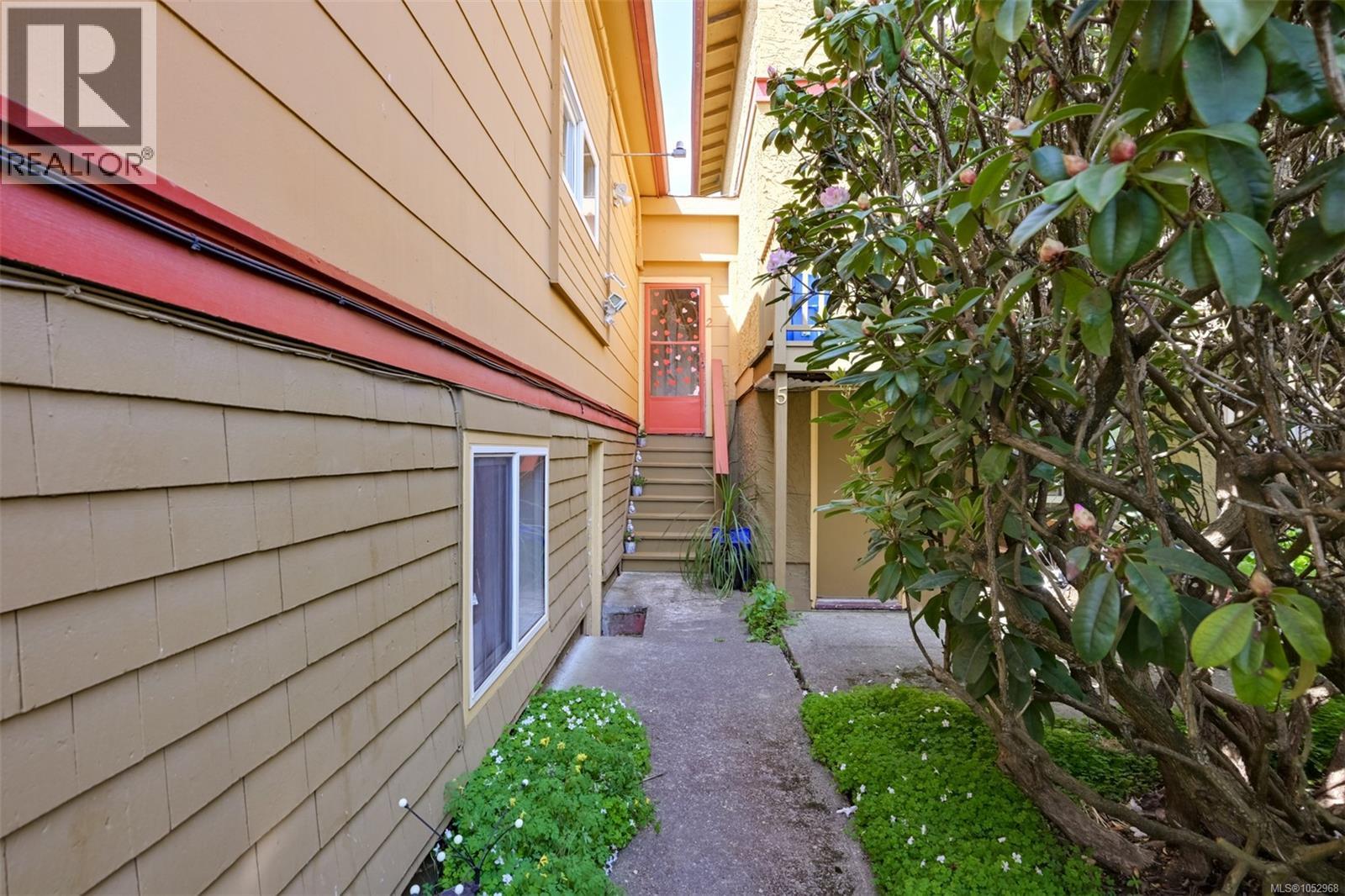 1620 Camosun St Property Photo 49