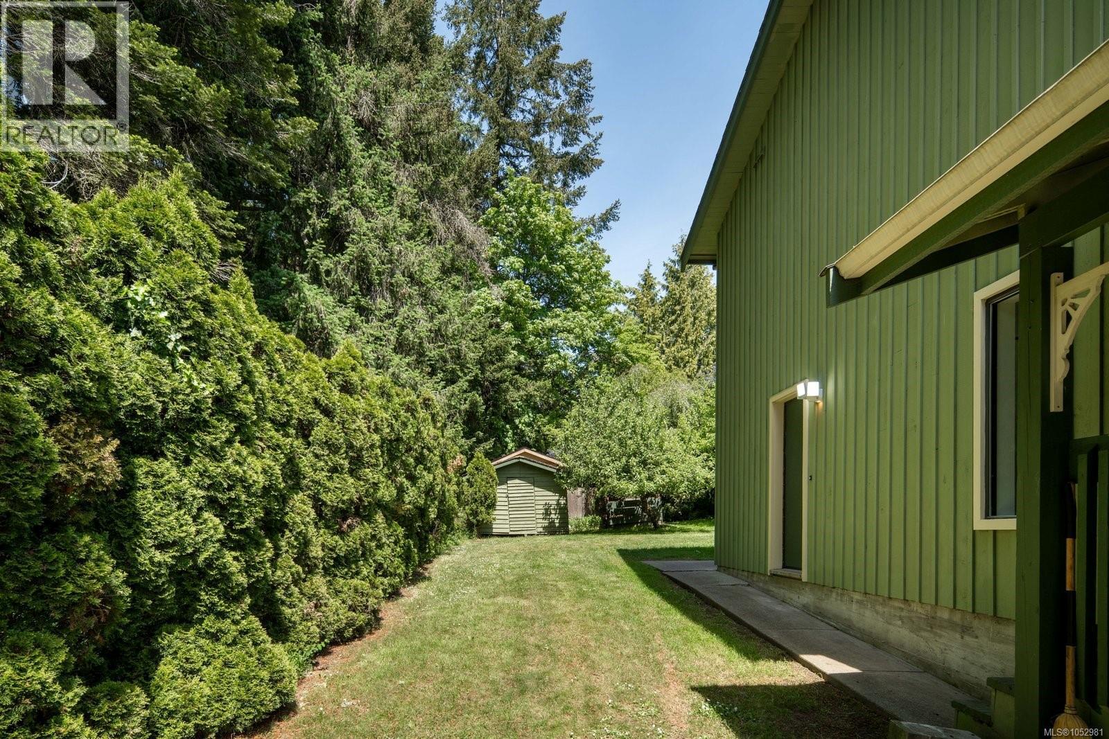 764 Mann Ave Property Photo 32