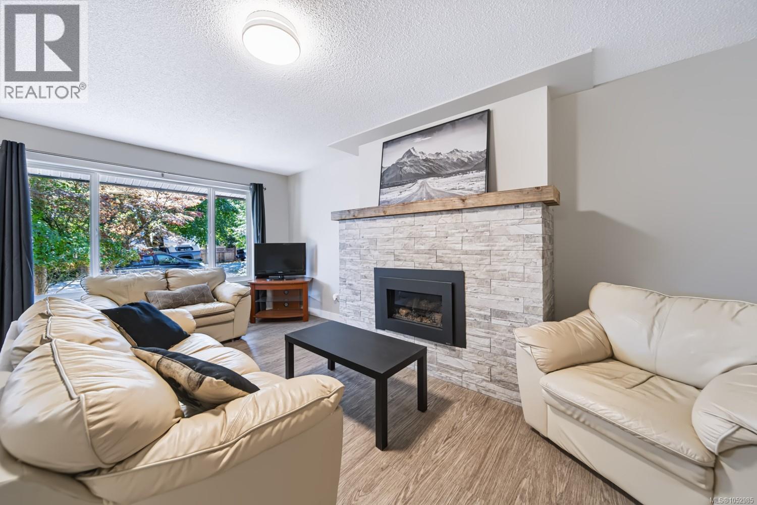 3161 Singleton Rd Property Photo 4