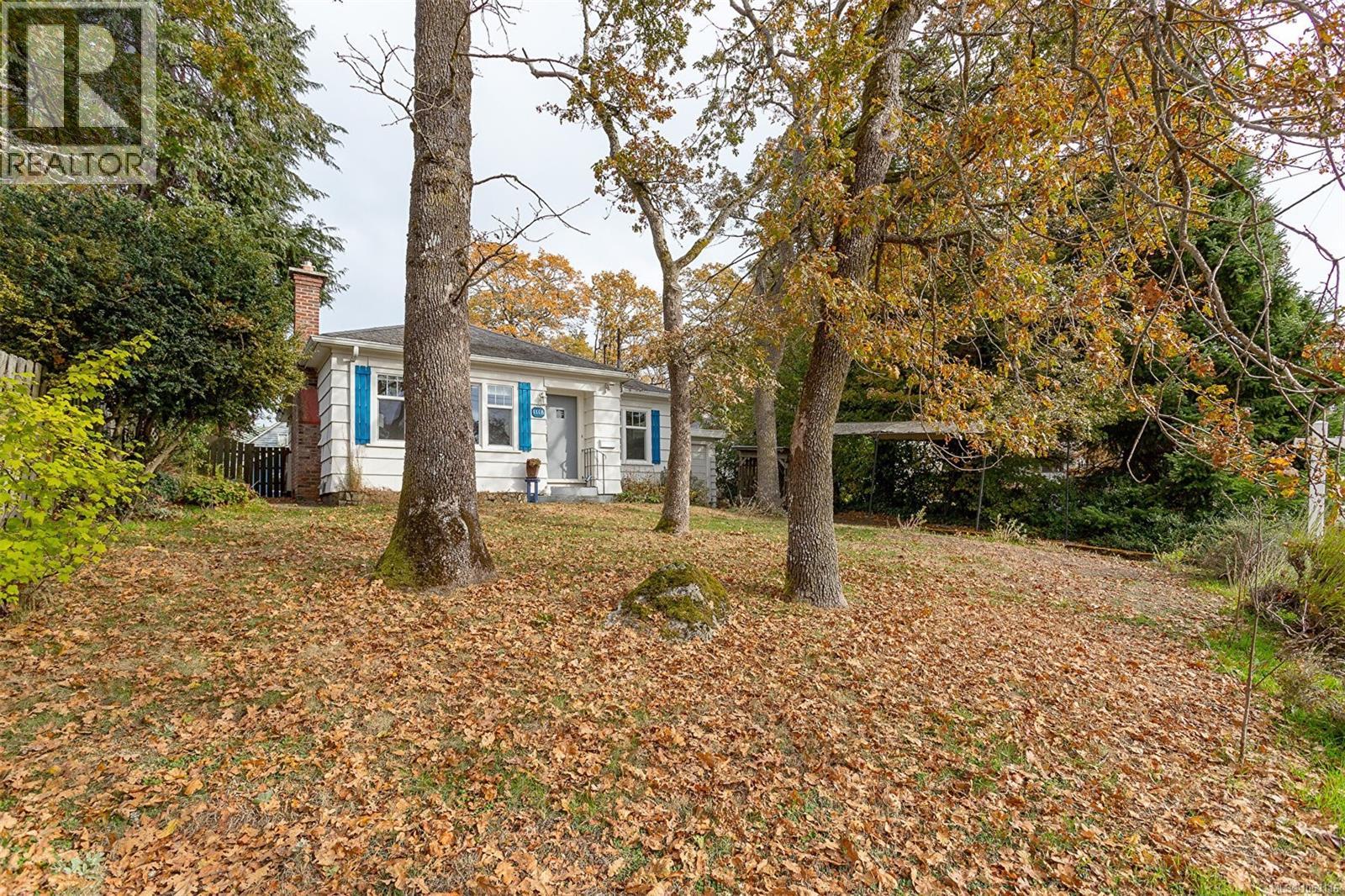 1118 Tolmie Ave Property Photo 1