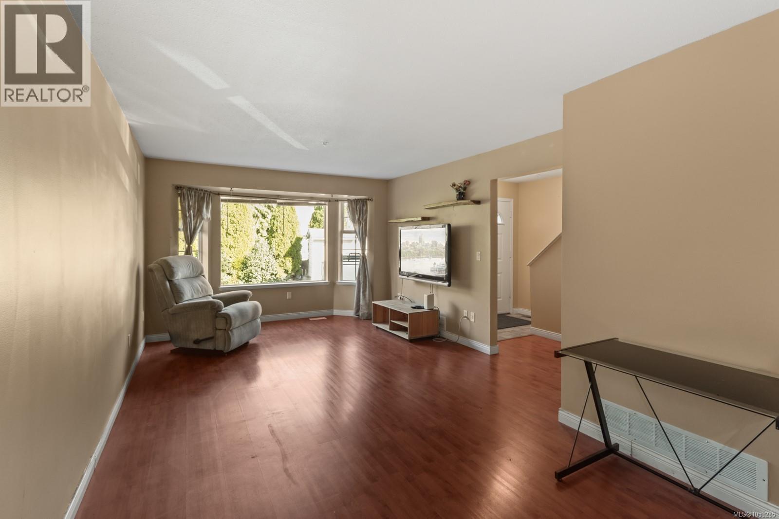 3 2338 Rosstown Rd Property Photo 17