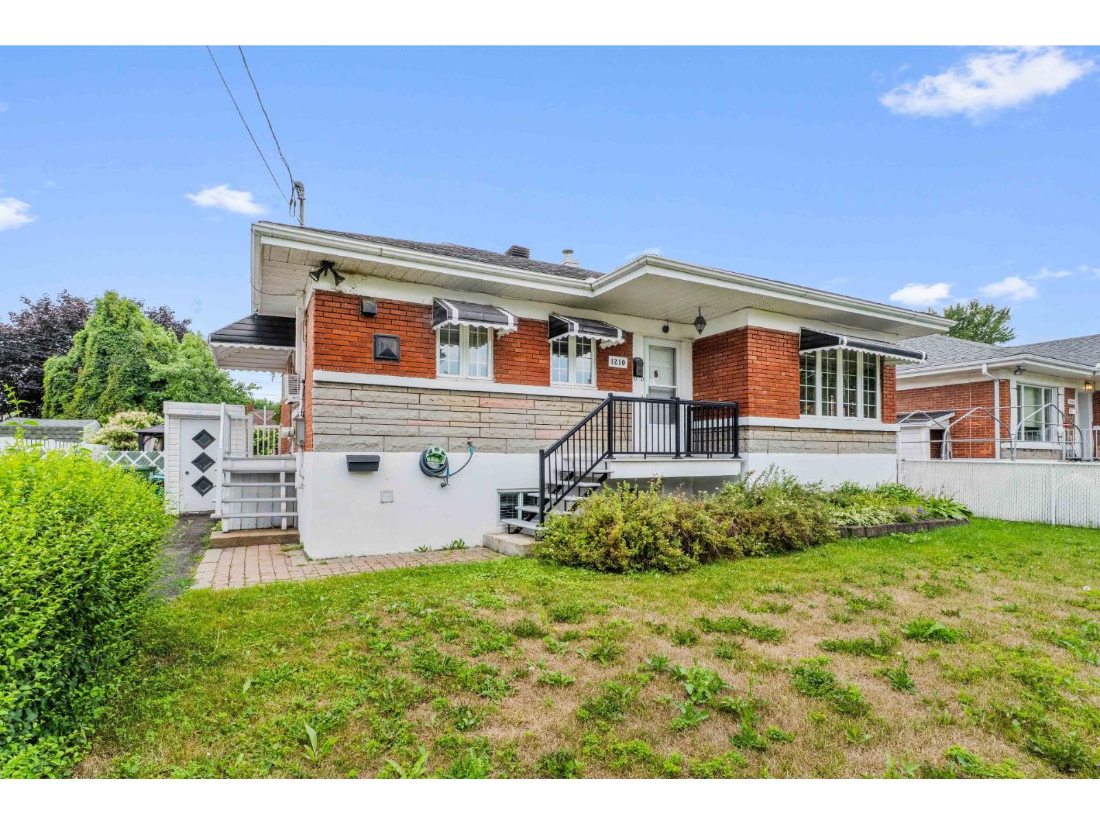 1210 4e Avenue (p.-a.-t.) Property Photo 1
