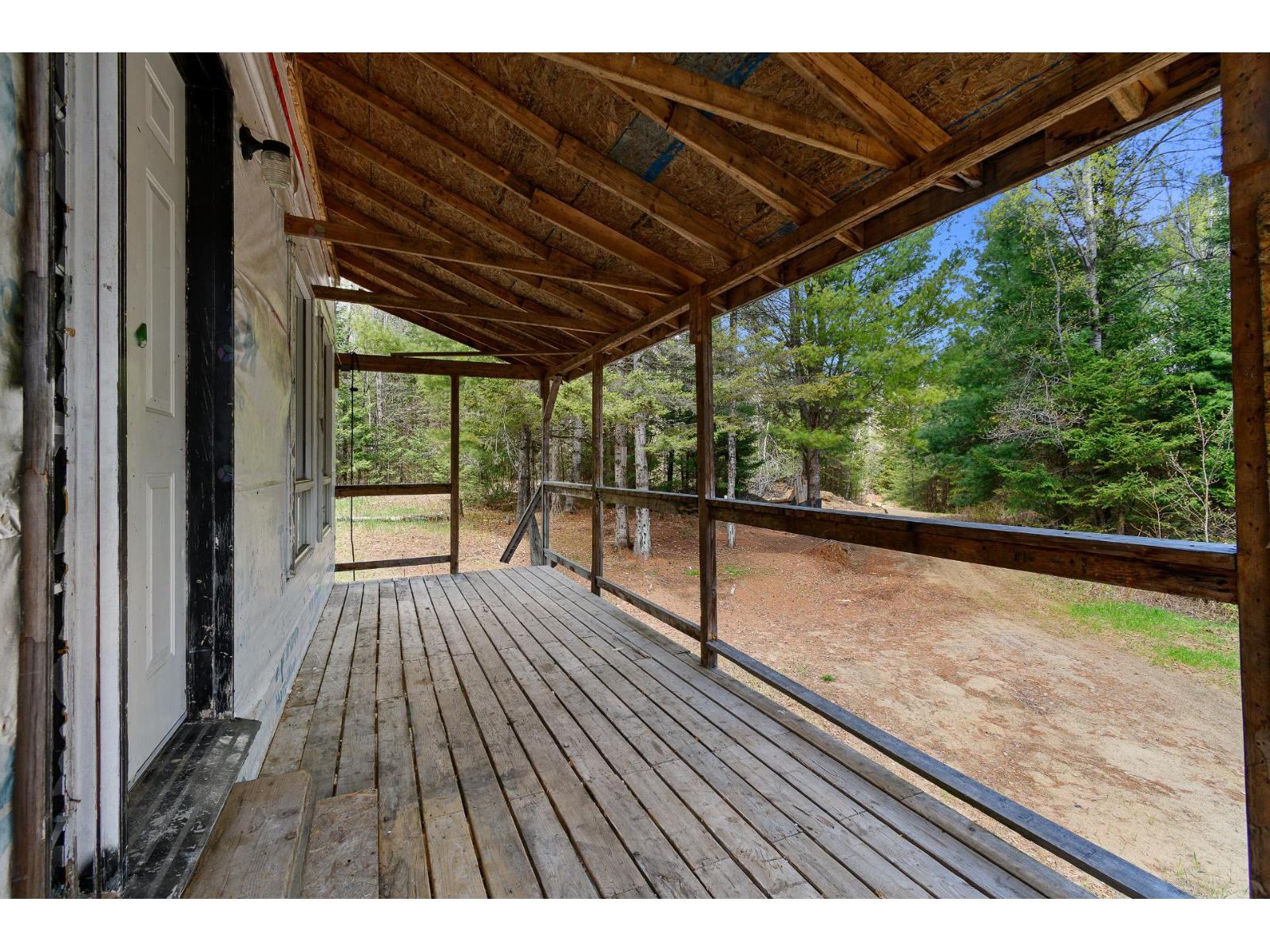 21 Ch. Du Lac-des-îles Property Photo 16