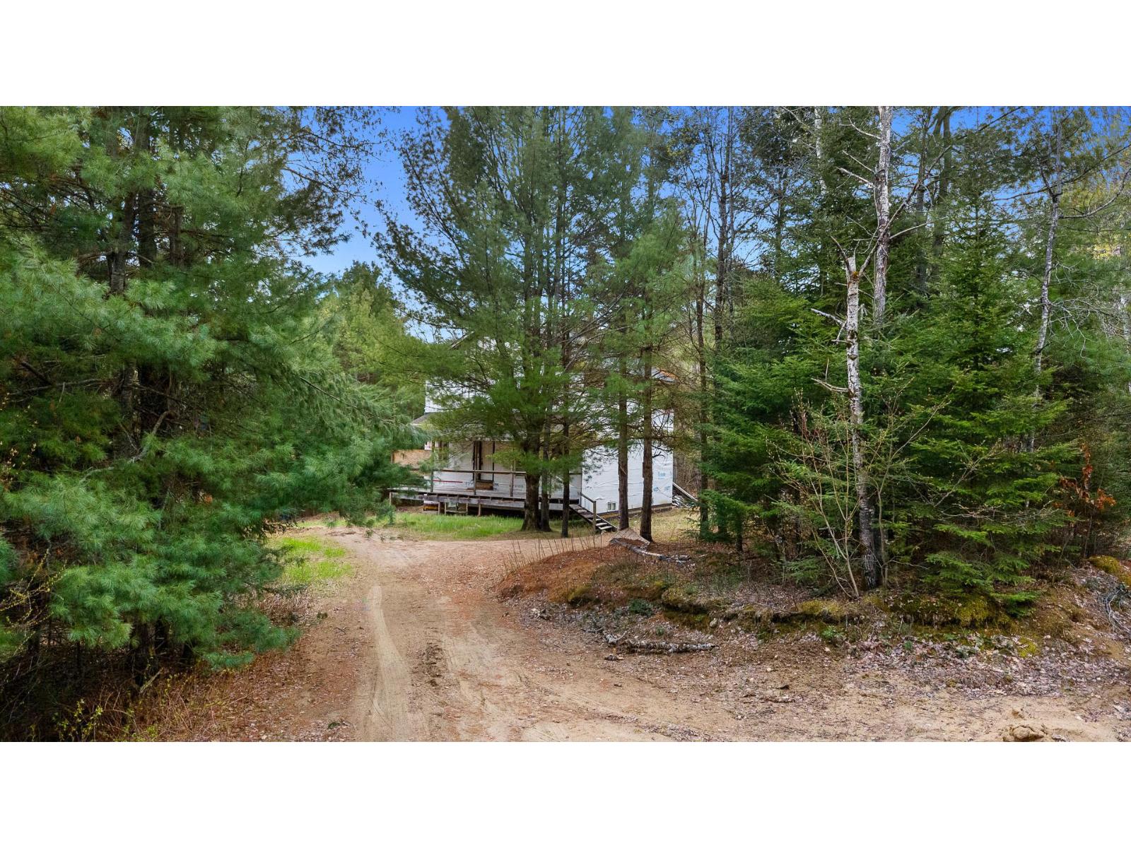 21 Ch. Du Lac-des-îles Property Photo 18