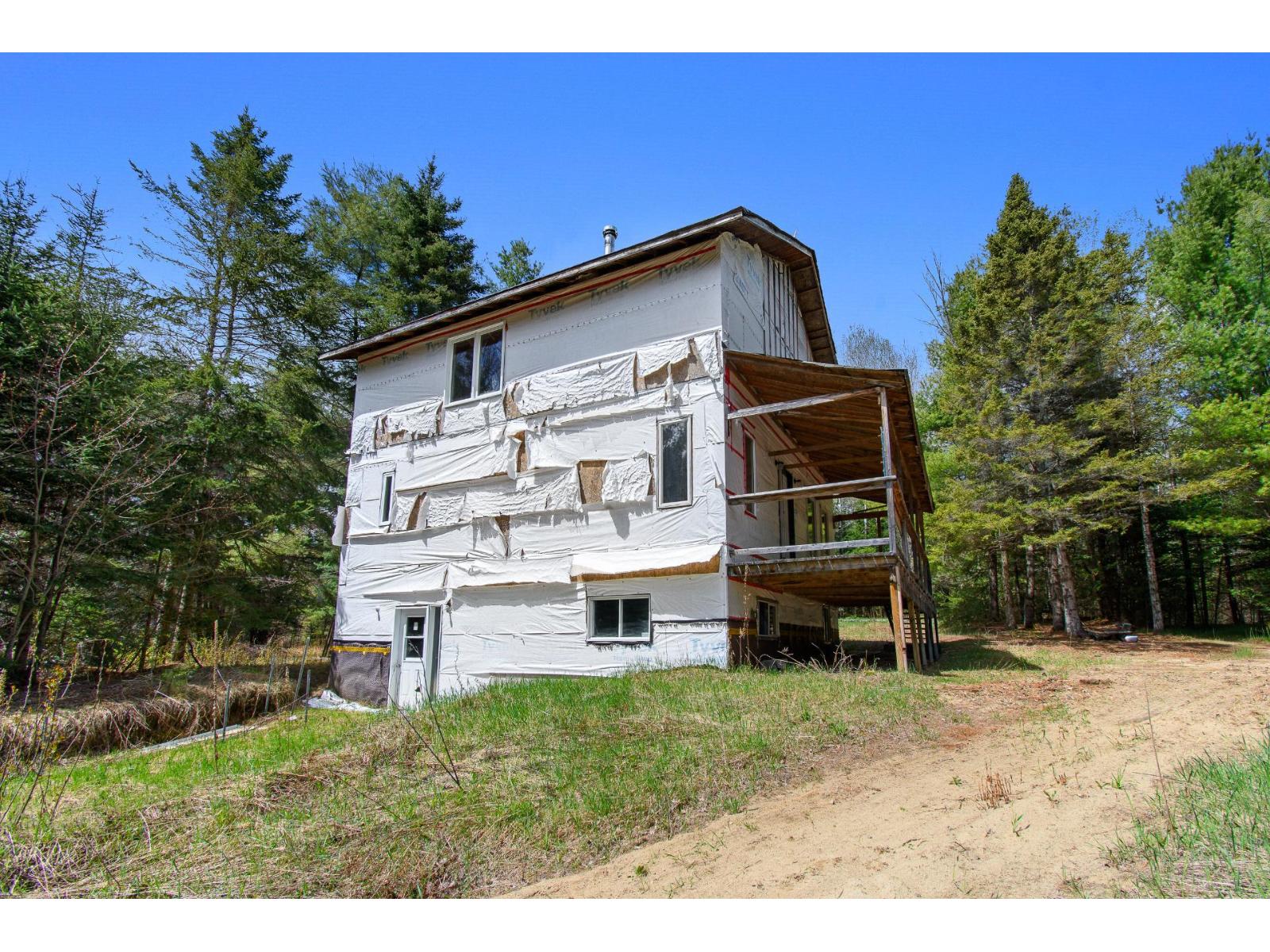 21 Ch. Du Lac-des-îles Property Photo 19
