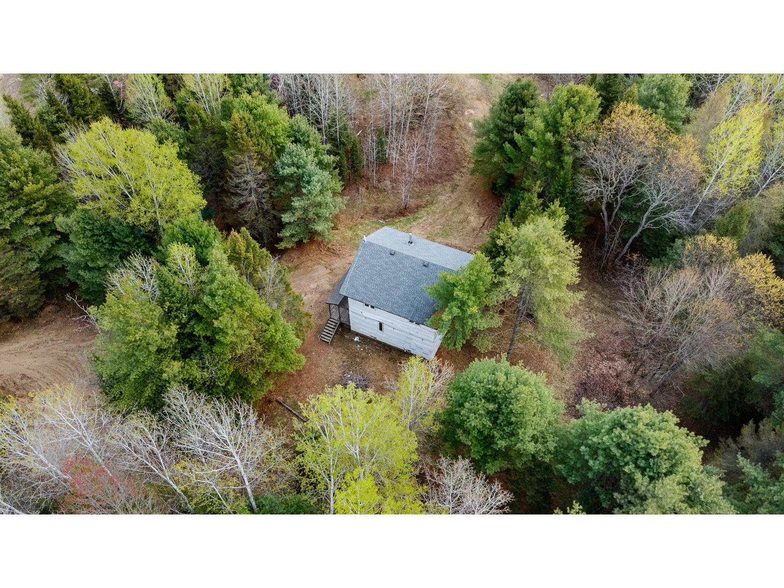 21 Ch. Du Lac-des-îles Property Photo 32