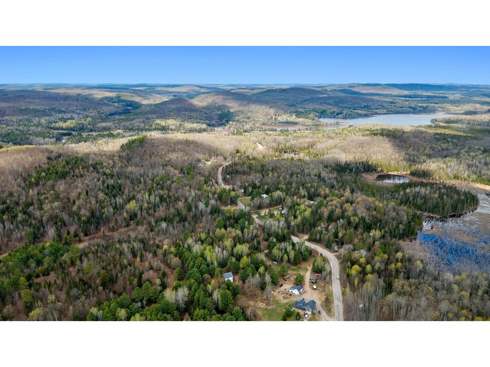 21 Ch. Du Lac-des-îles Property Photo 34