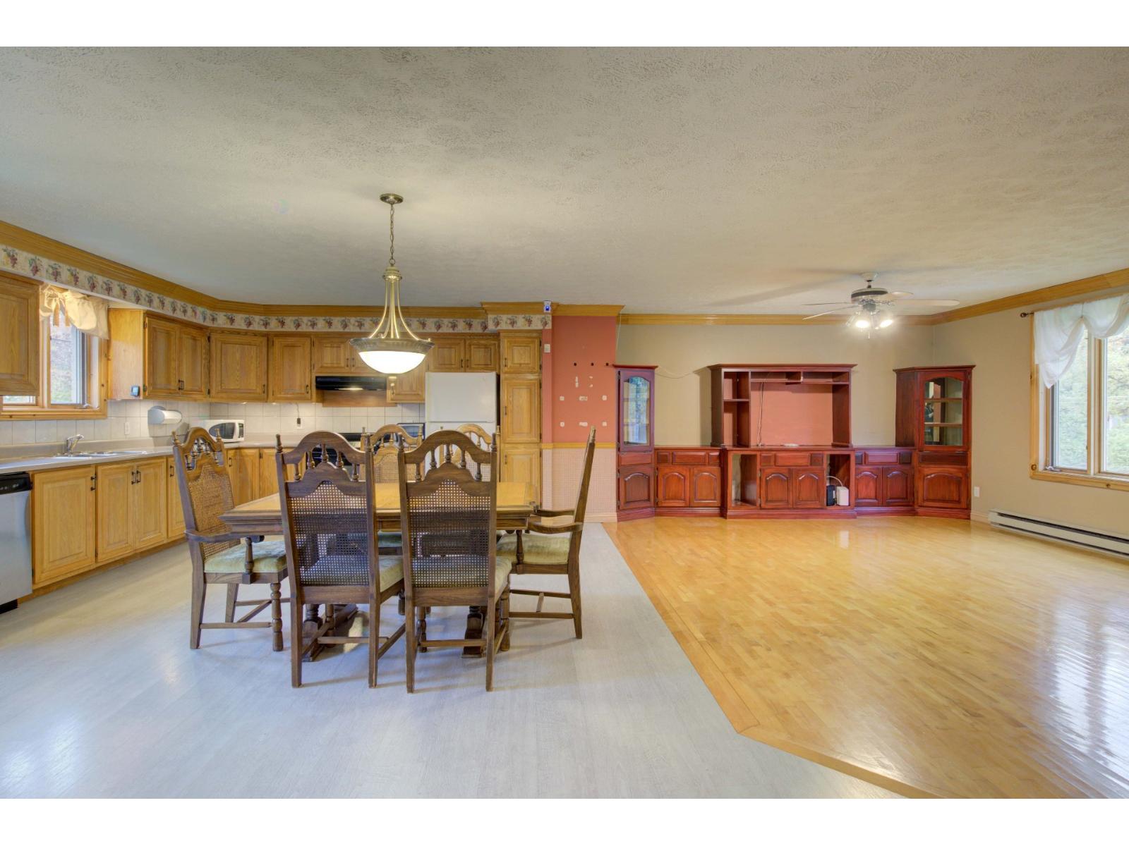 2482 Rue Hertel Property Photo 7