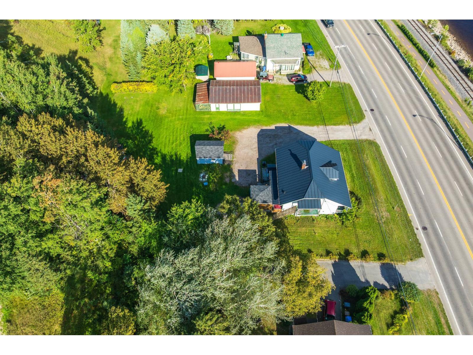 691 Boul. De L'anse Property Photo 4