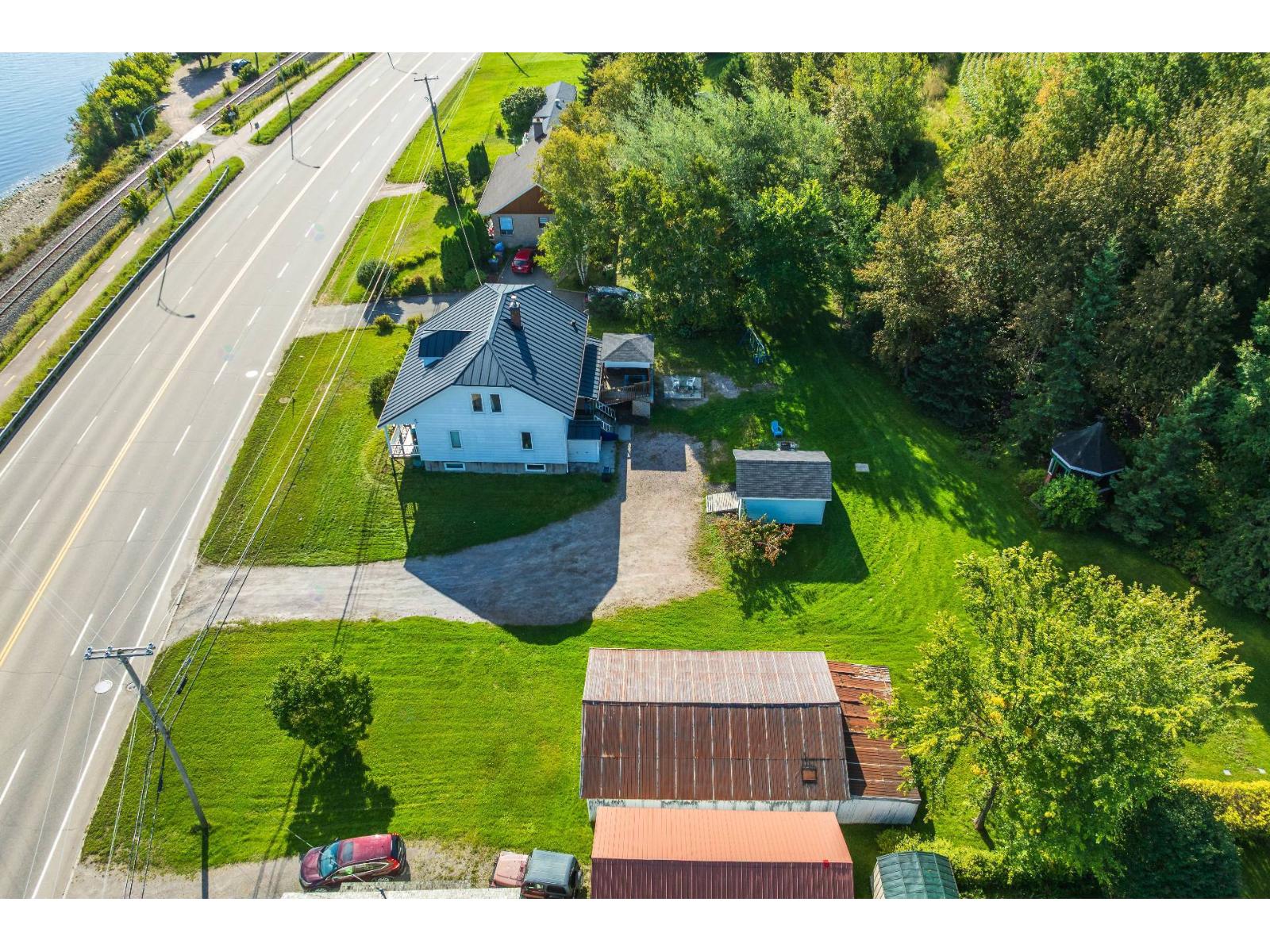 691 Boul. De L'anse Property Photo 5