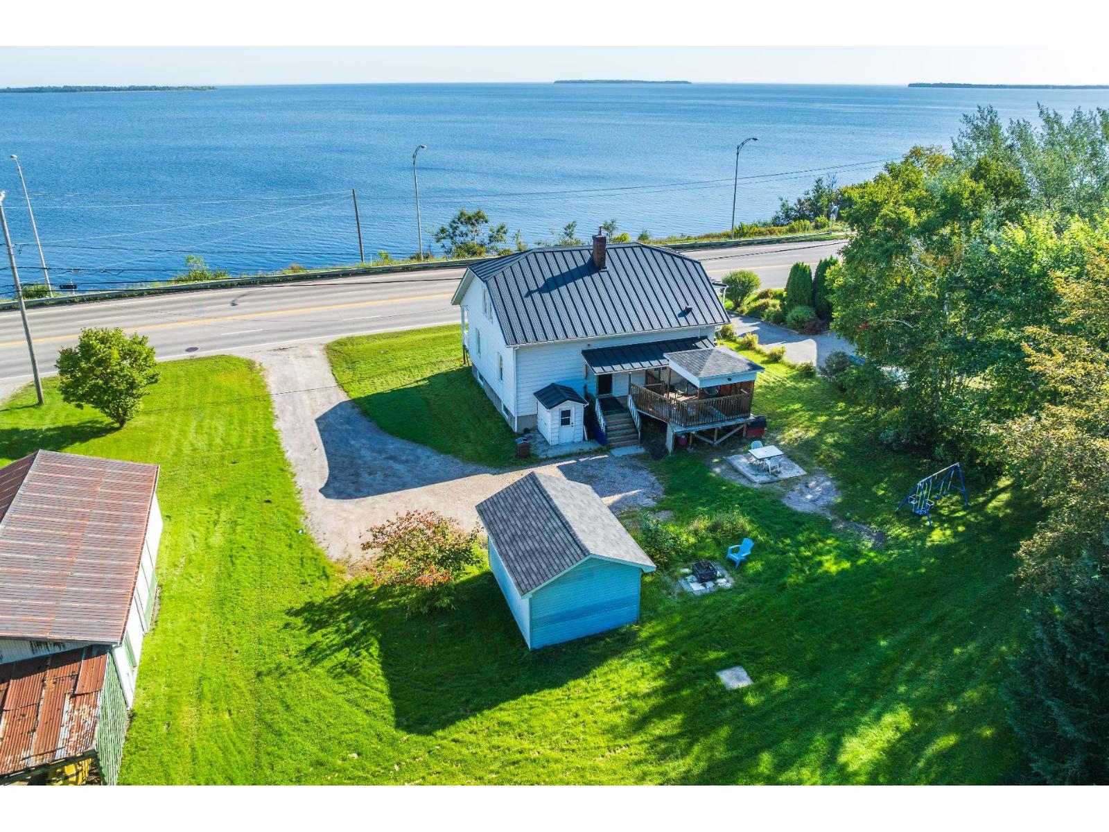 691 Boul. De L'anse Property Photo 7
