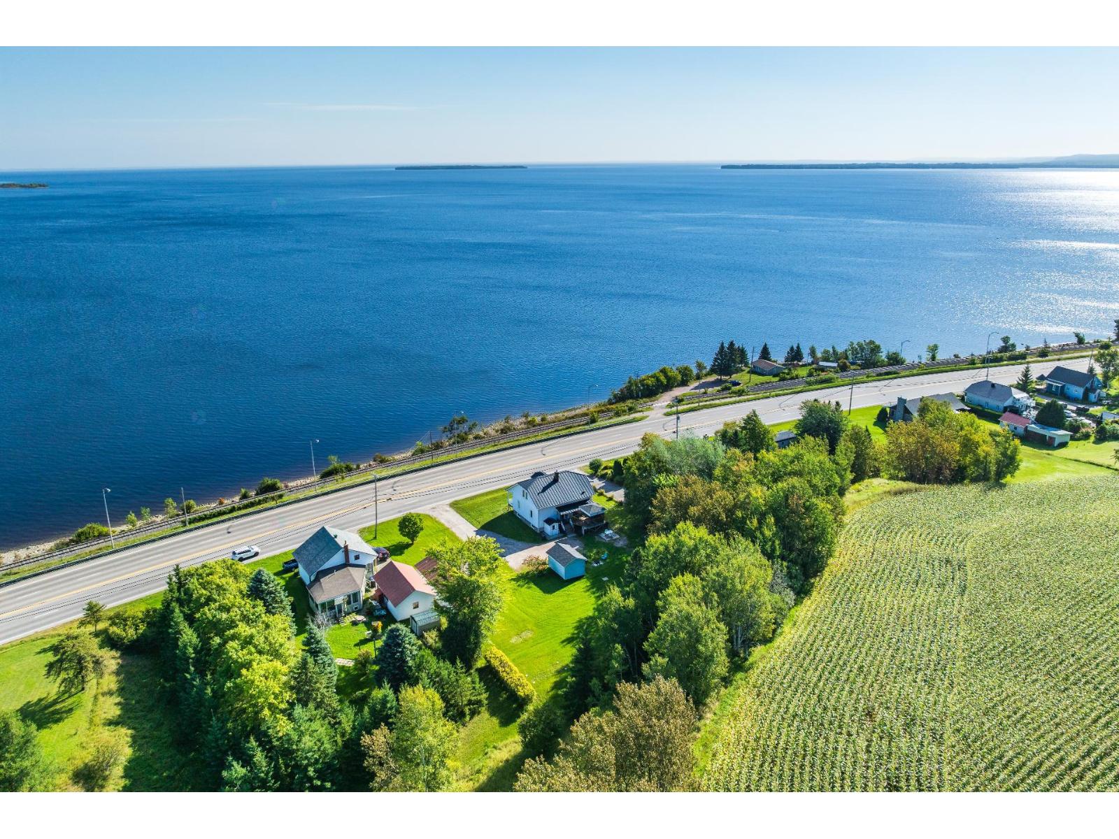 691 Boul. De L'anse Property Photo 8