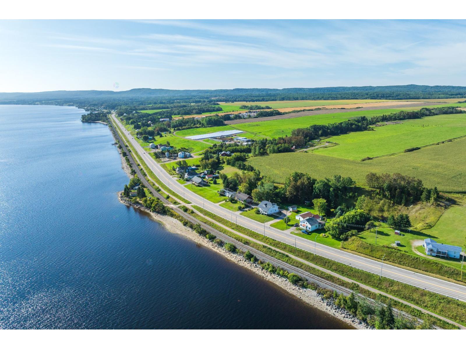 691 Boul. De L'anse Property Photo 10