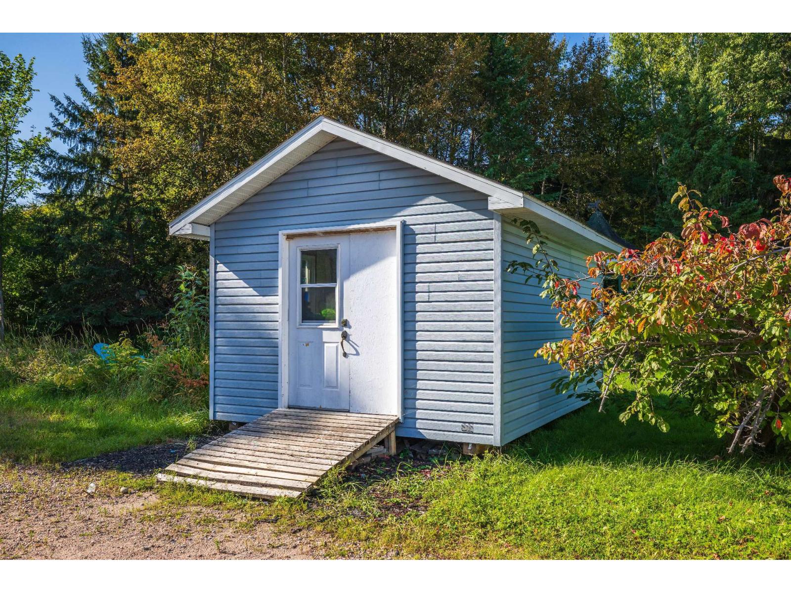 691 Boul. De L'anse Property Photo 35