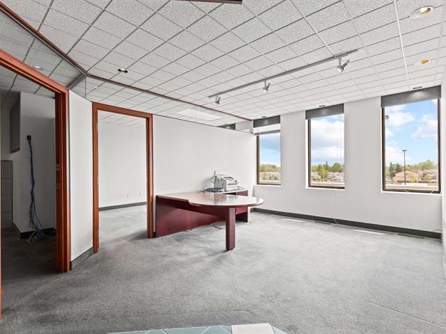 189 Boul. Hymus, #200 Property Photo 3