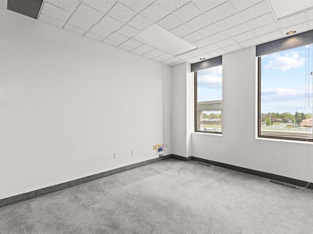 189 Boul. Hymus, #200 Property Photo 5