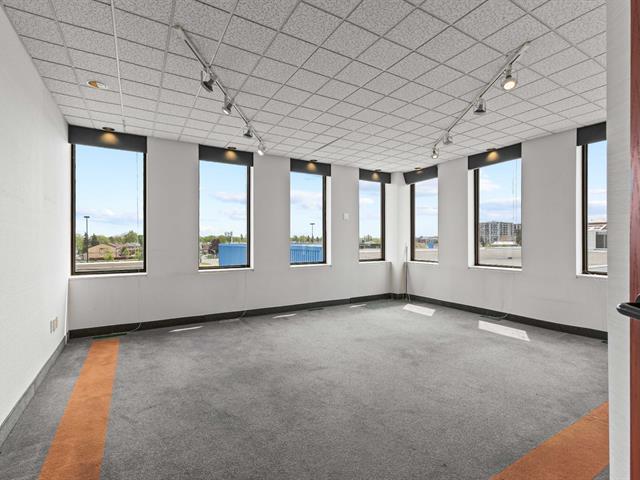189 Boul. Hymus, #200 Property Photo 10