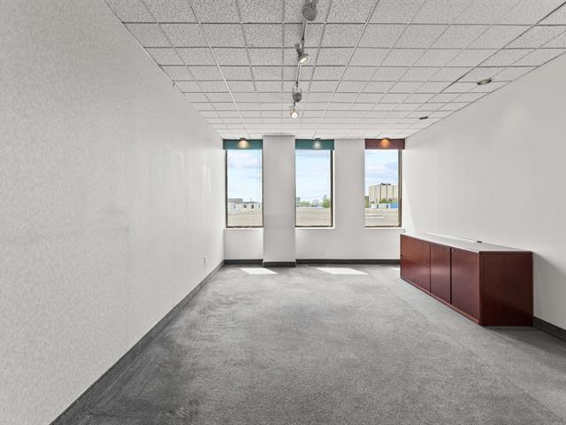 189 Boul. Hymus, #200 Property Photo 13