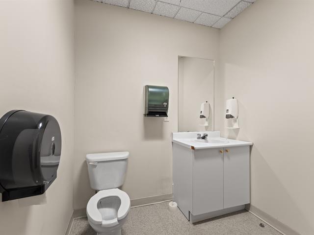 189 Boul. Hymus, #200 Property Photo 14
