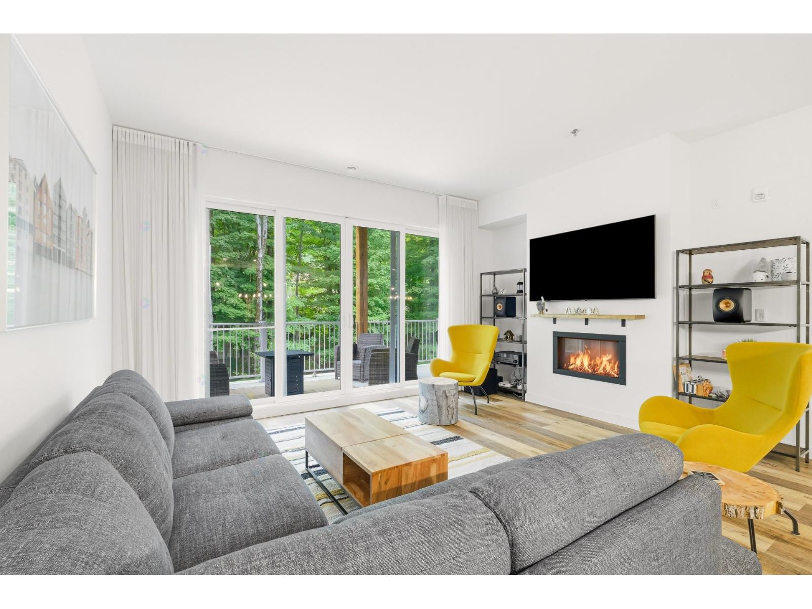 235 Rue Du Cercle-des-cantons, #316 Property Photo 3