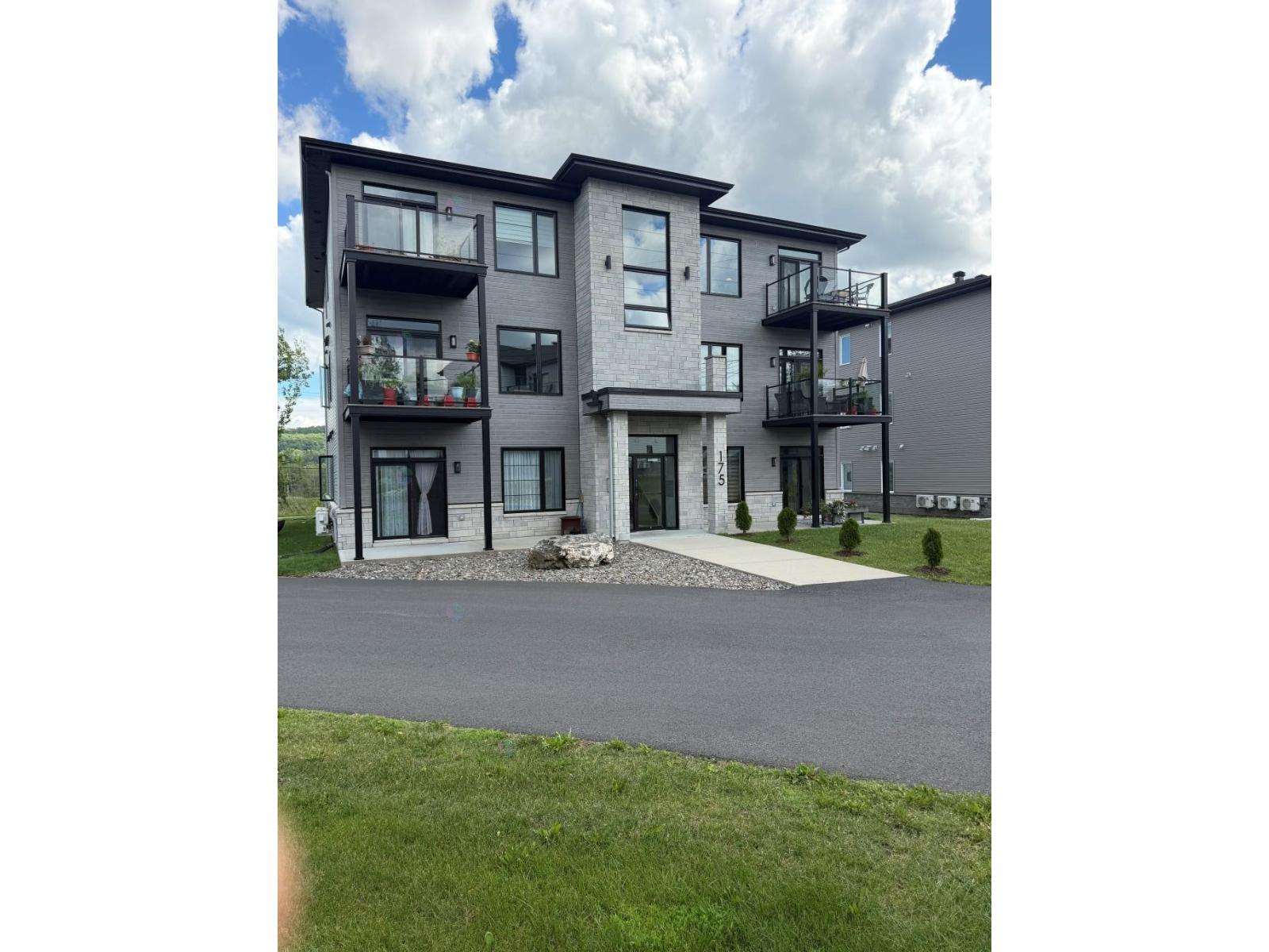 175 Rue De Toronto, #101 Property Photo 1