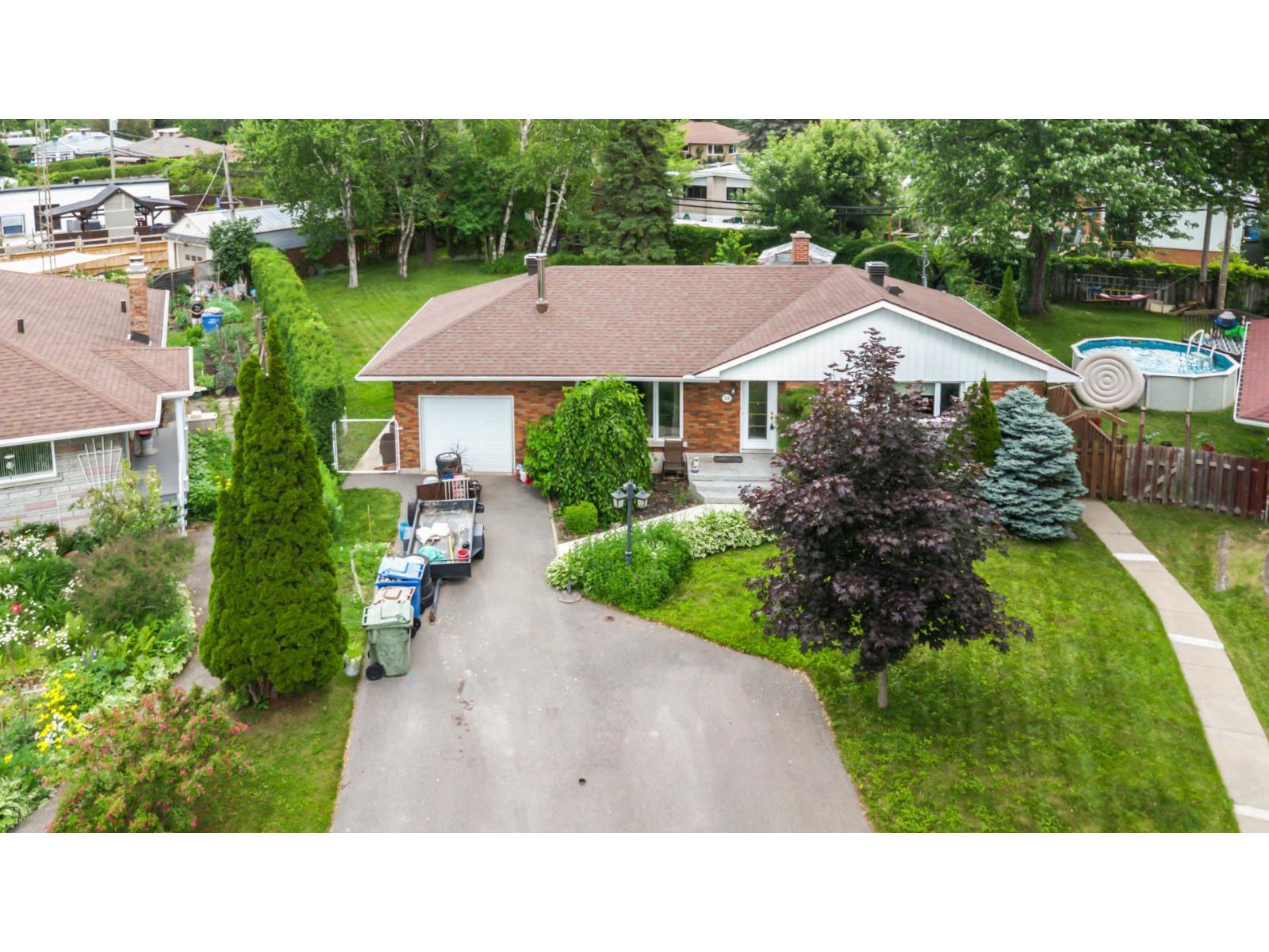 34 Rue Camille Property Photo 1