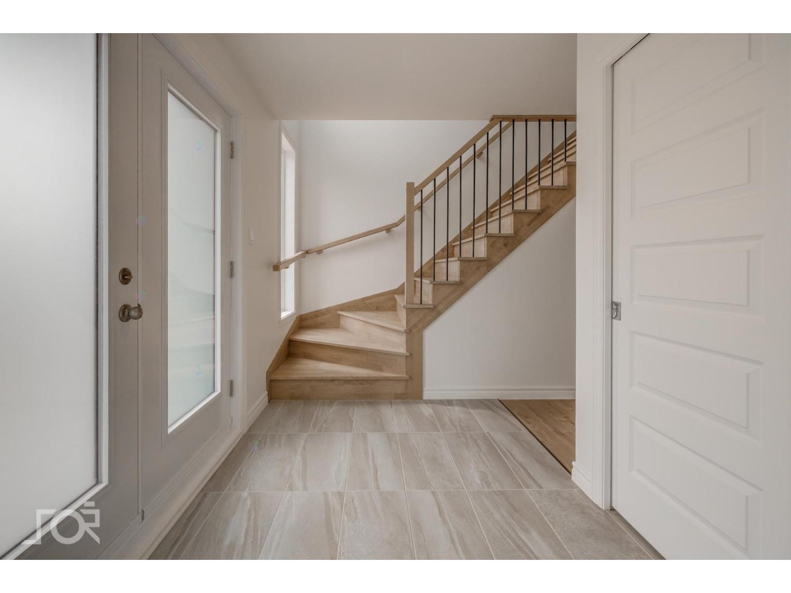 1230 Av. Lambert Property Photo 4