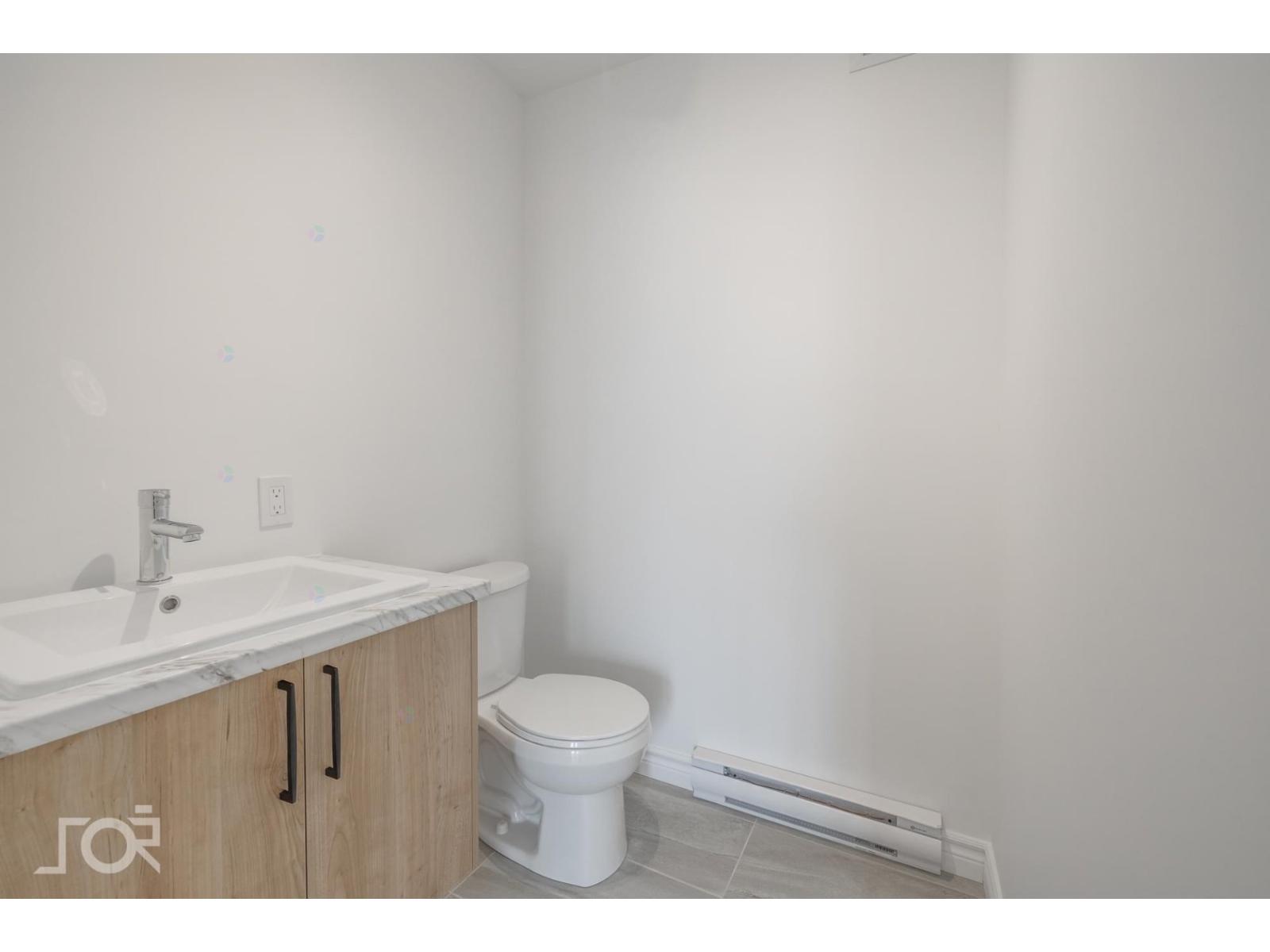 1230 Av. Lambert Property Photo 10