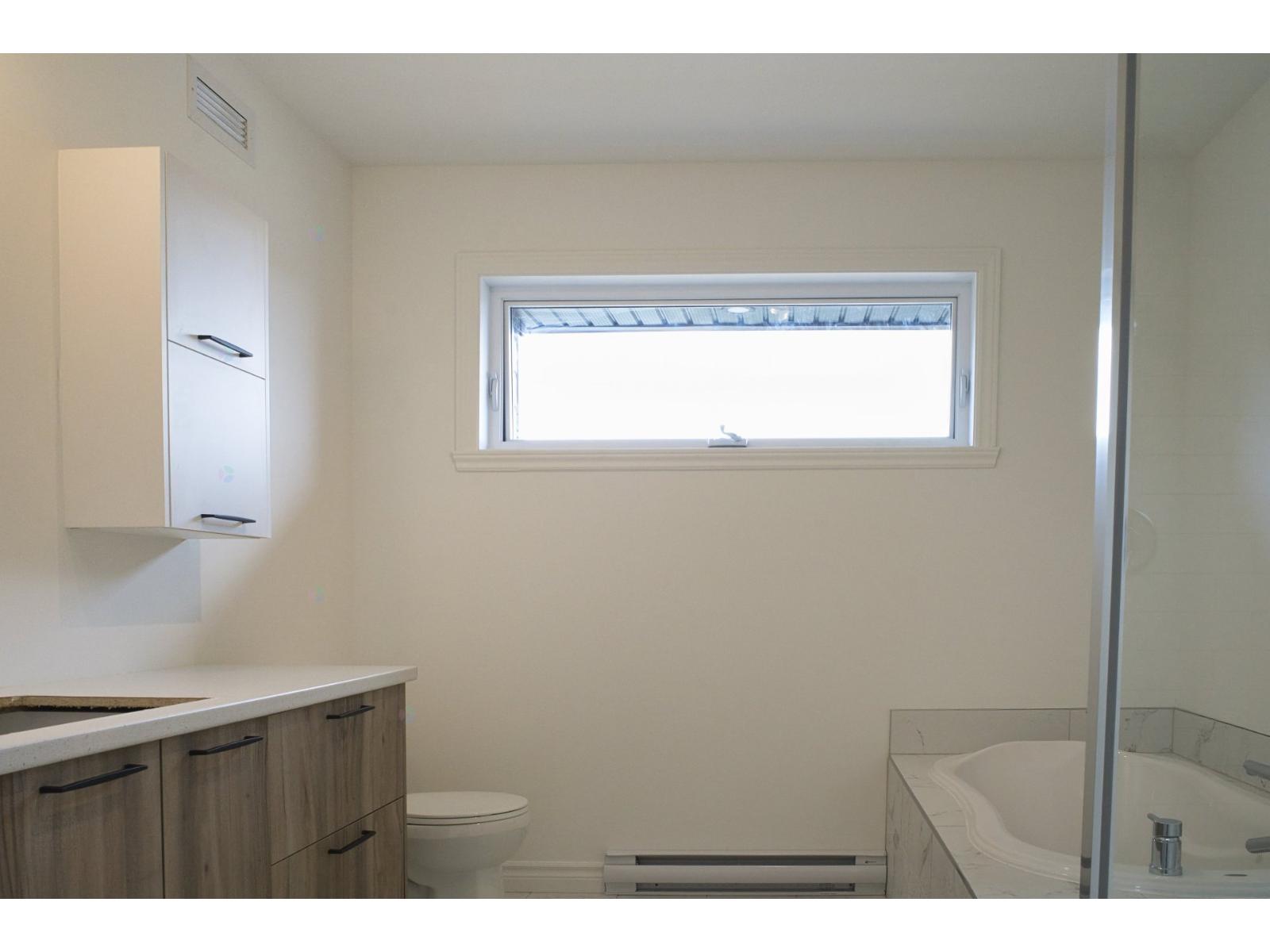 1230 Av. Lambert Property Photo 12