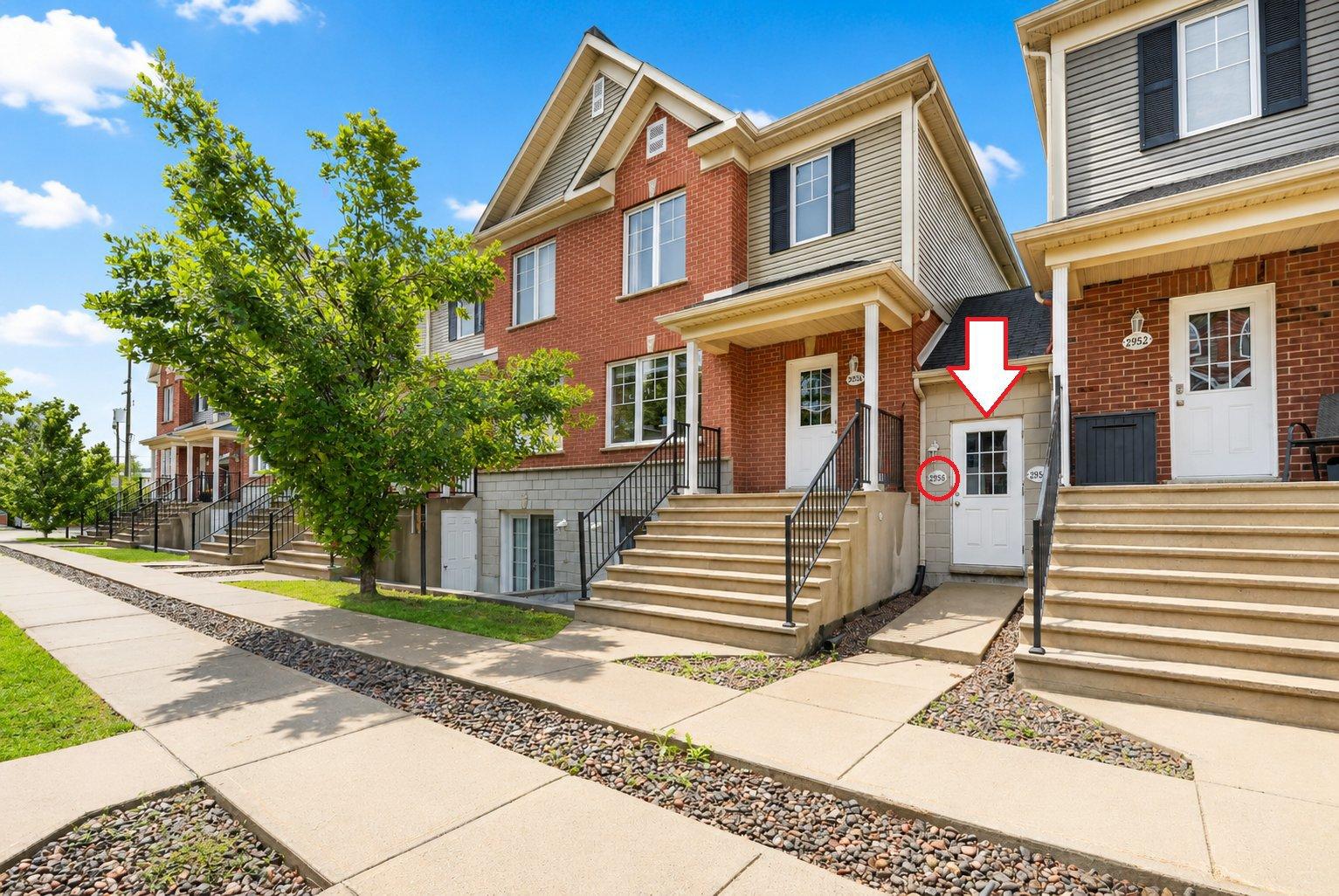 2956 Av. De La Gare Property Photo 1