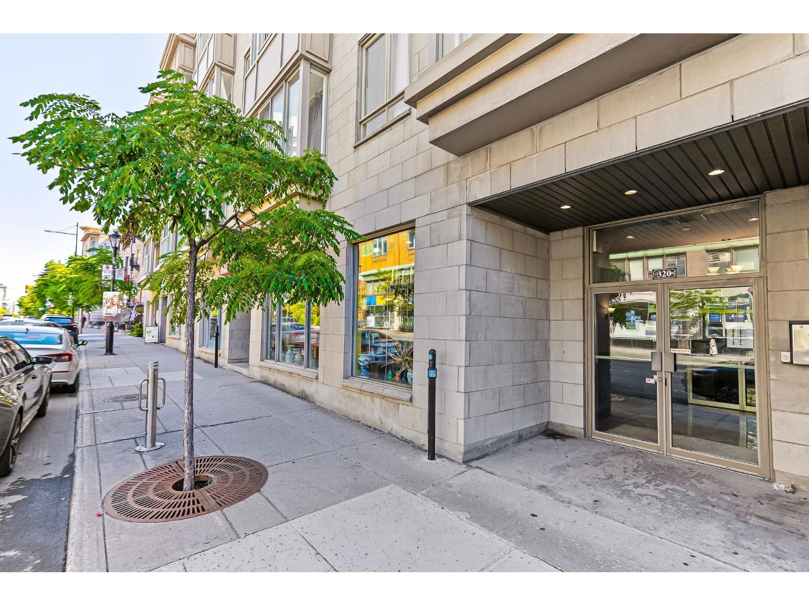 320 Rue Sherbrooke O., #201 Property Photo 2