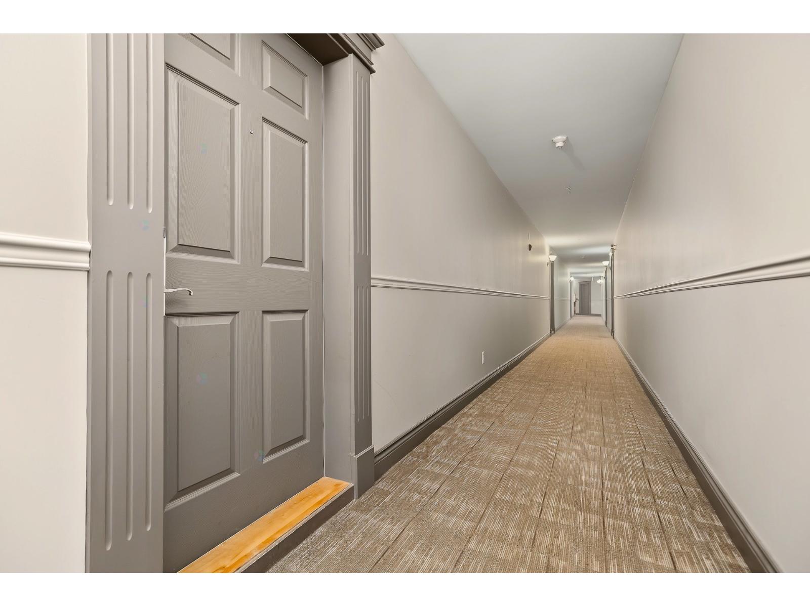 320 Rue Sherbrooke O., #201 Property Photo 5