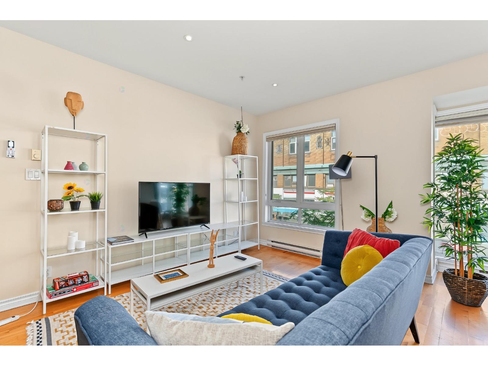 320 Rue Sherbrooke O., #201 Property Photo 7