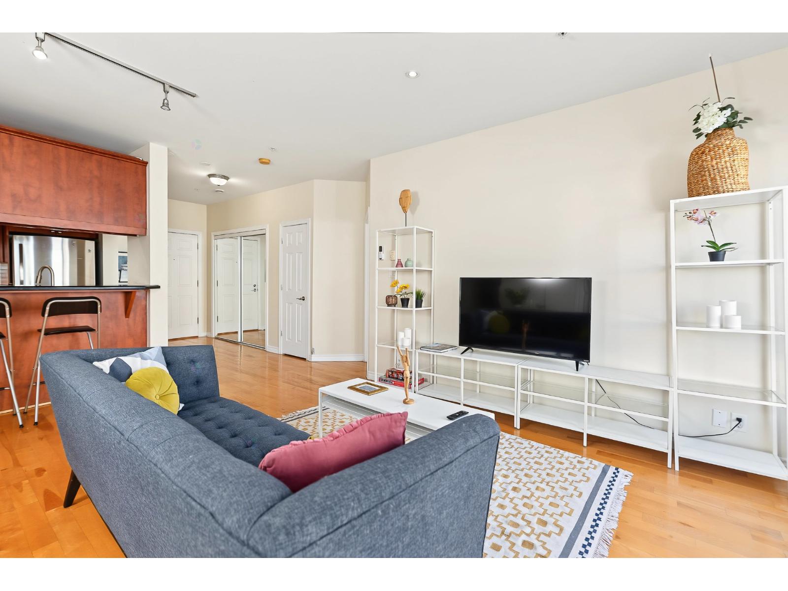 320 Rue Sherbrooke O., #201 Property Photo 8